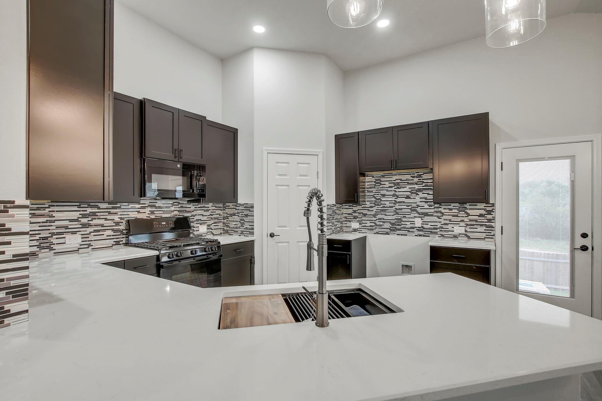 406 Dragon Ridge Rd, Buda, TX 78610