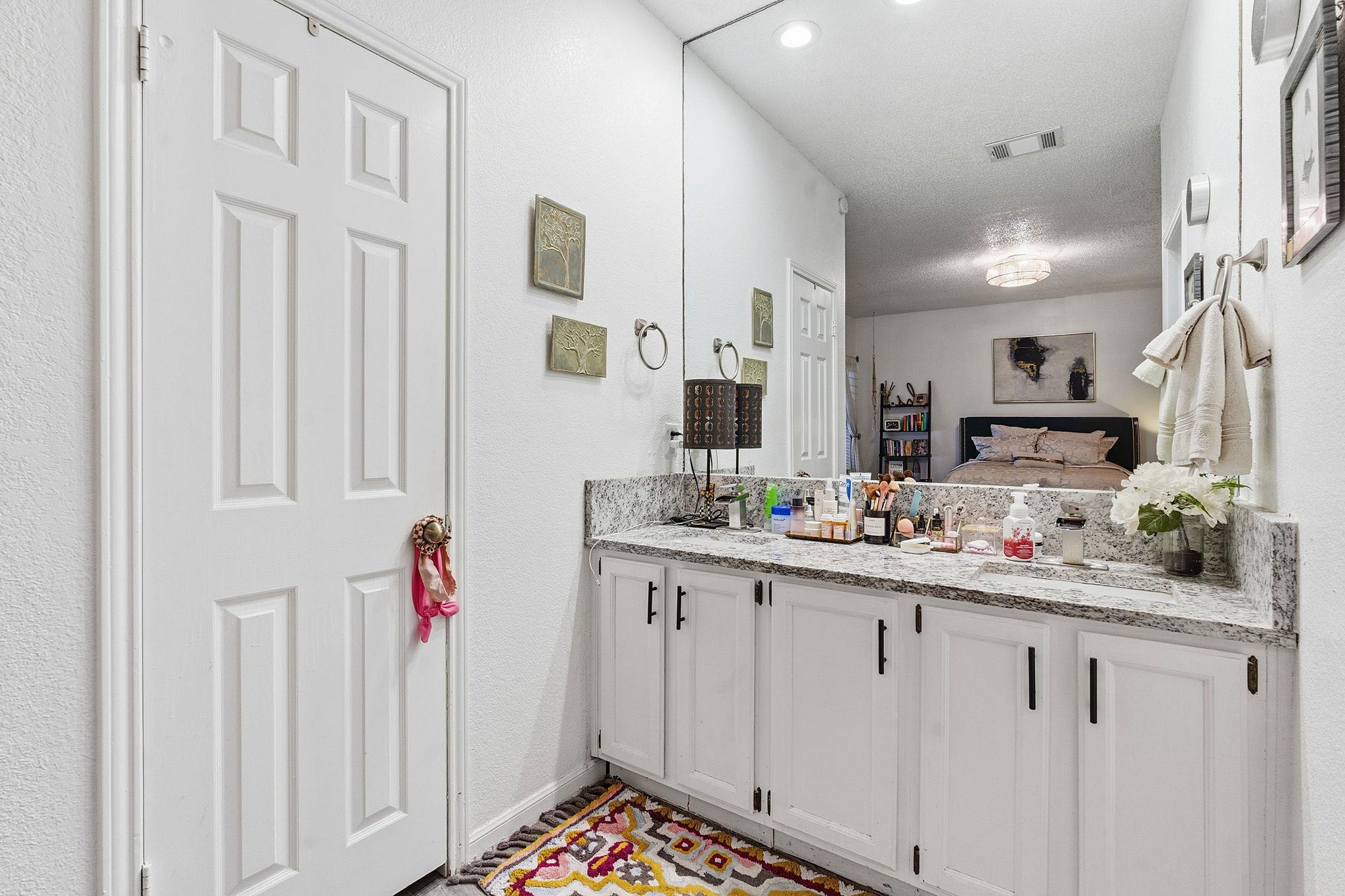 10819 Crown Colony Dr # 33, Austin, TX 78747