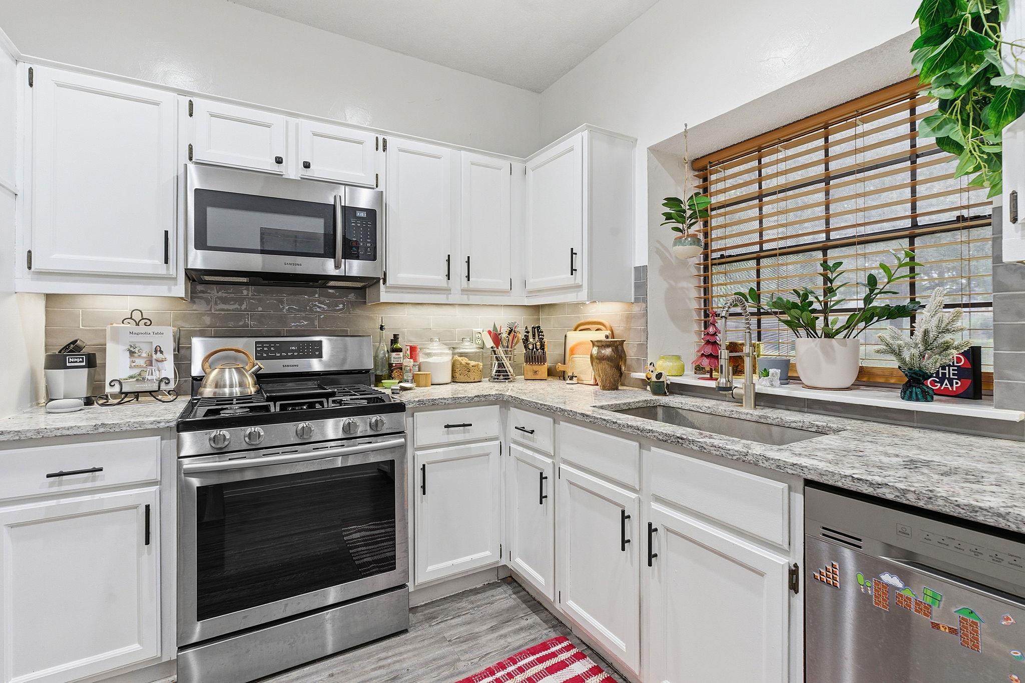 10819 Crown Colony Dr # 33, Austin, TX 78747