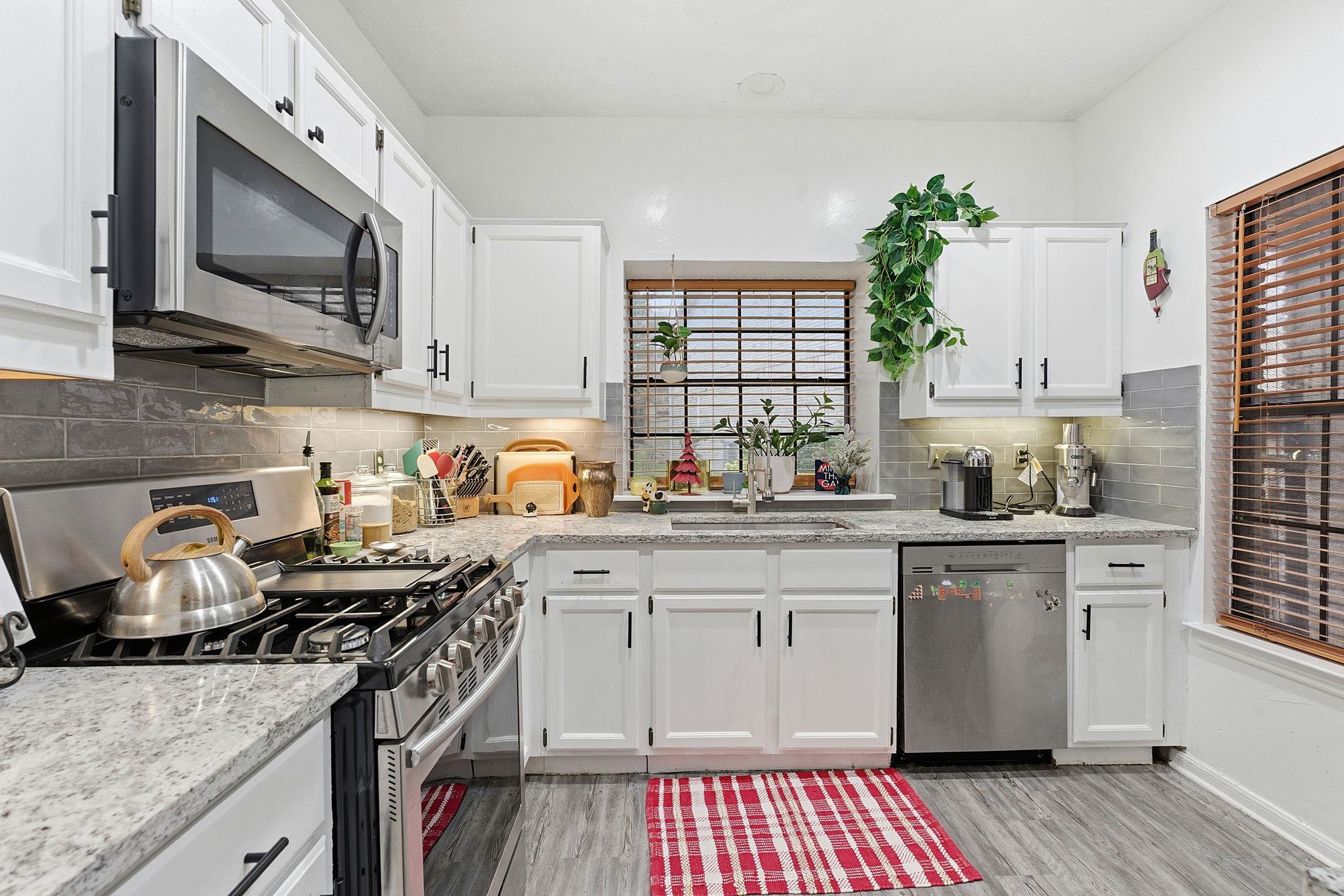 10819 Crown Colony Dr # 33, Austin, TX 78747