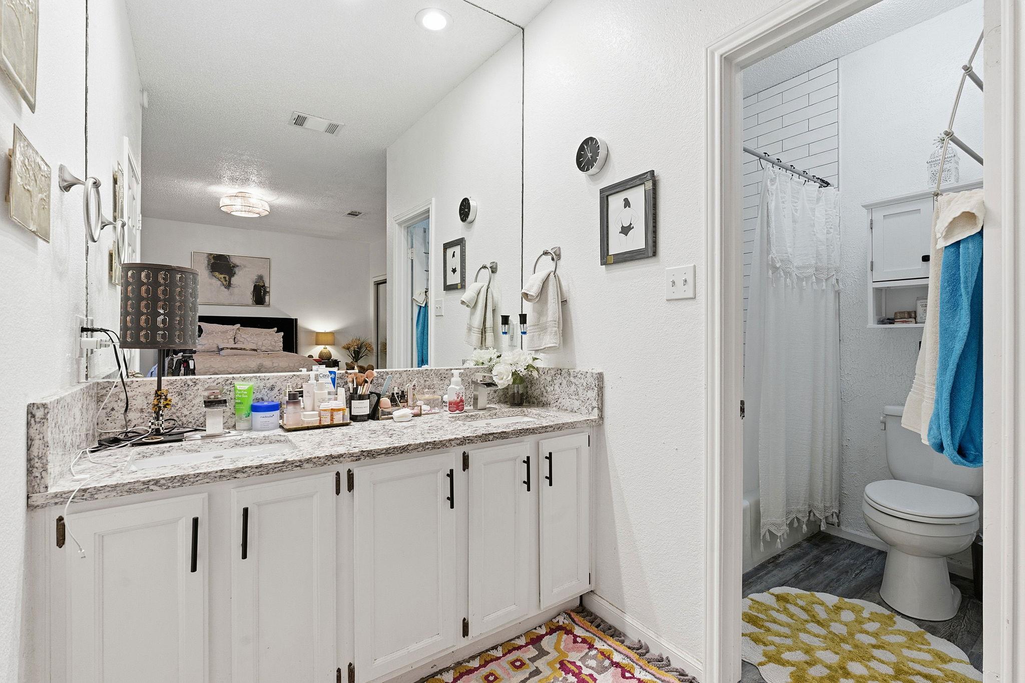 10819 Crown Colony Dr # 33, Austin, TX 78747