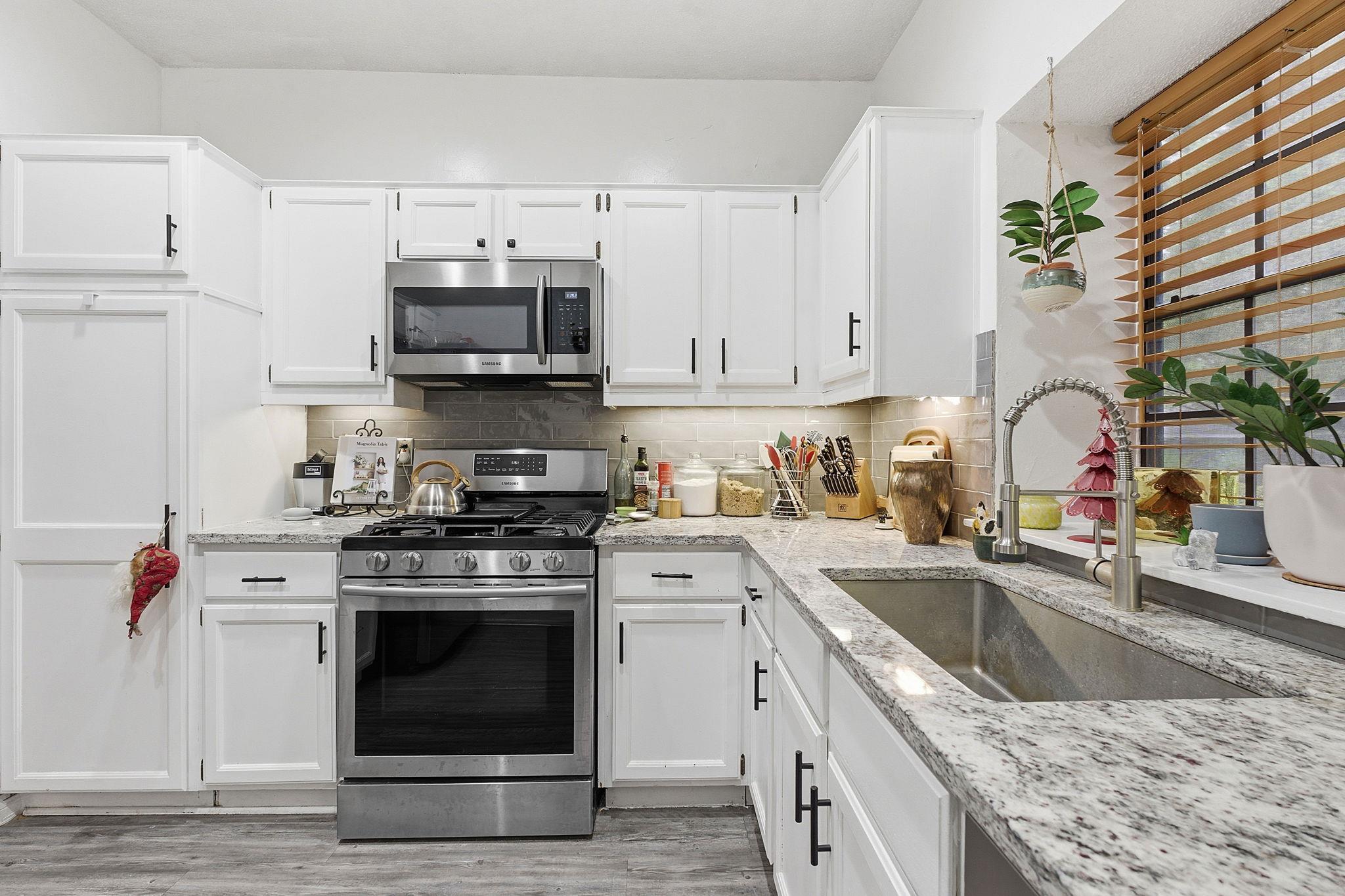 10819 Crown Colony Dr # 33, Austin, TX 78747