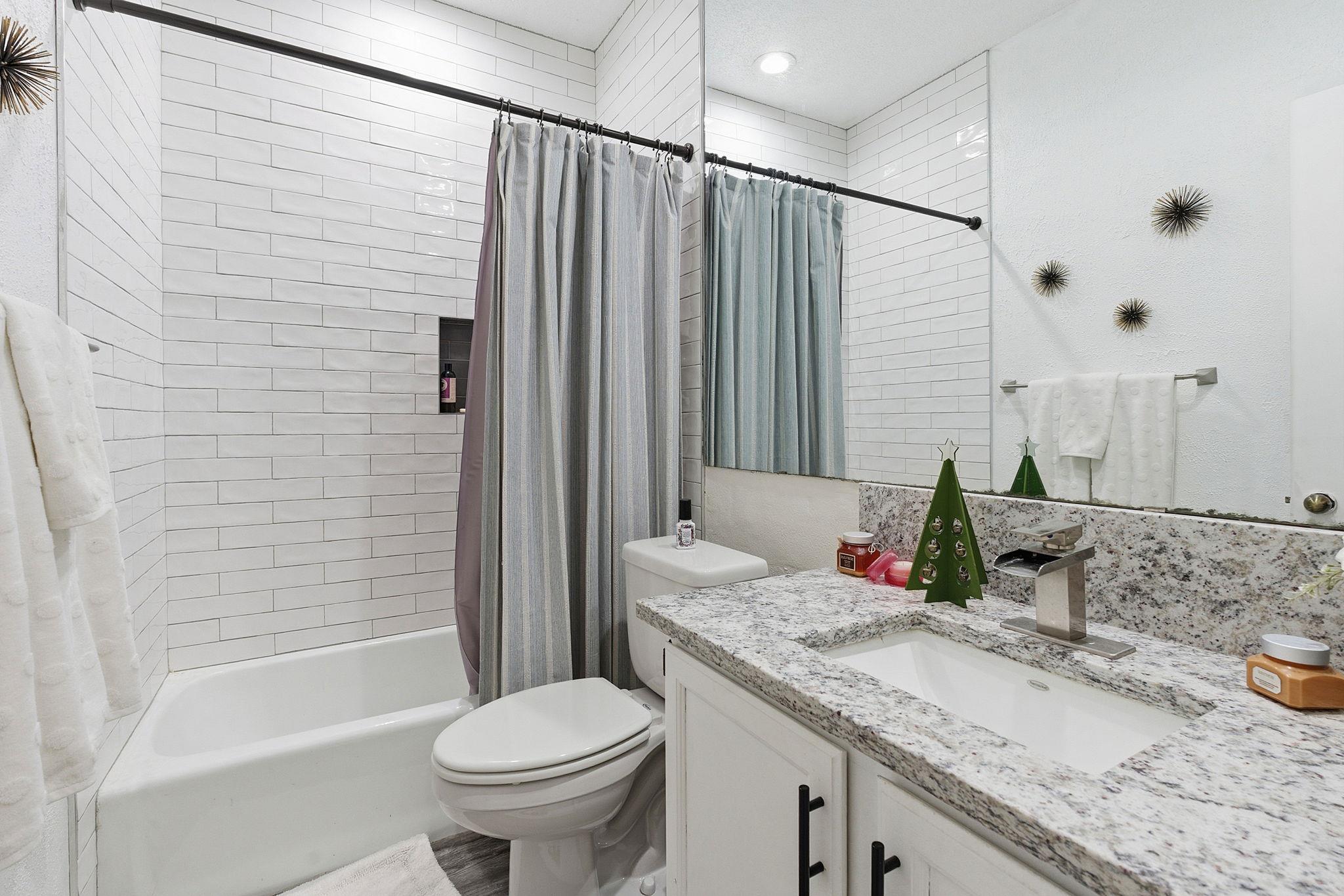 10819 Crown Colony Dr # 33, Austin, TX 78747