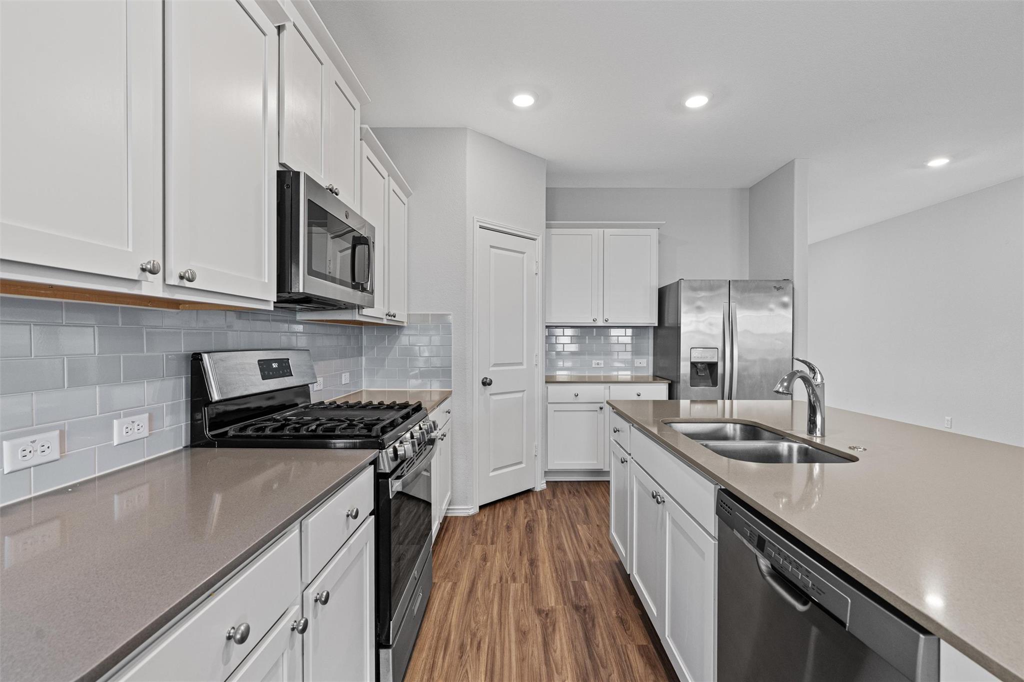 321 S Arnage Dr, Hutto, TX 78634