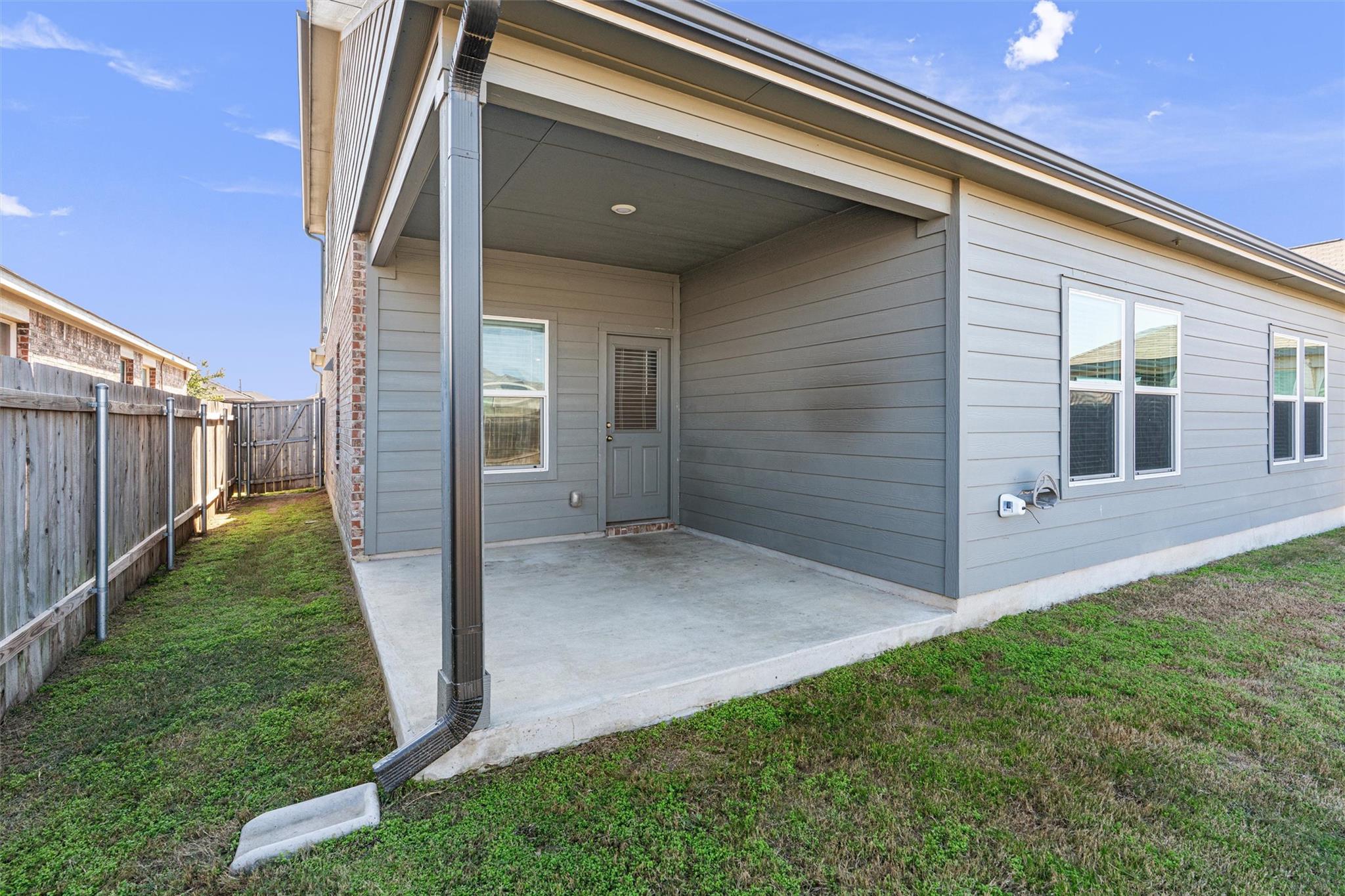321 S Arnage Dr, Hutto, TX 78634