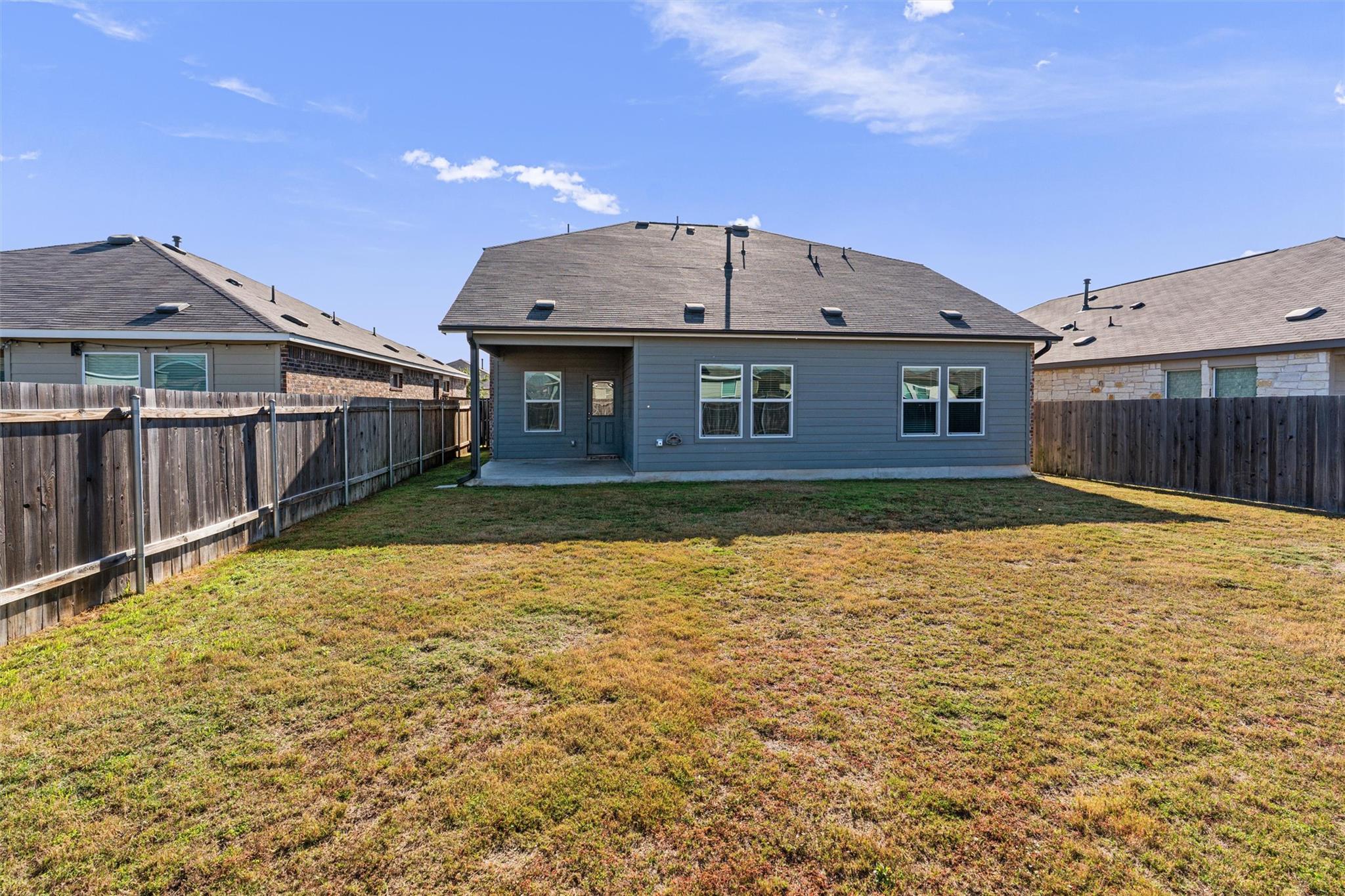 321 S Arnage Dr, Hutto, TX 78634