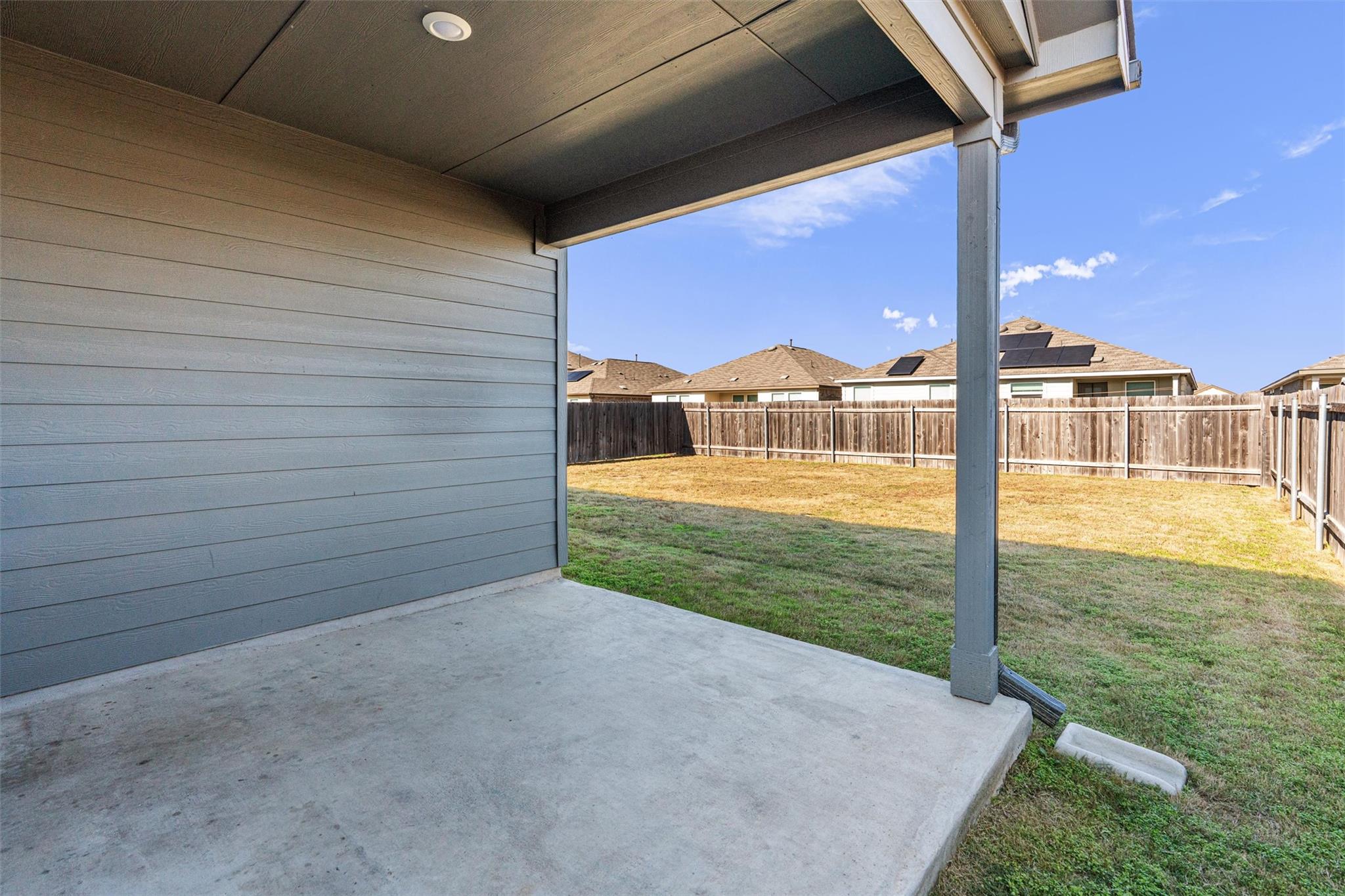321 S Arnage Dr, Hutto, TX 78634