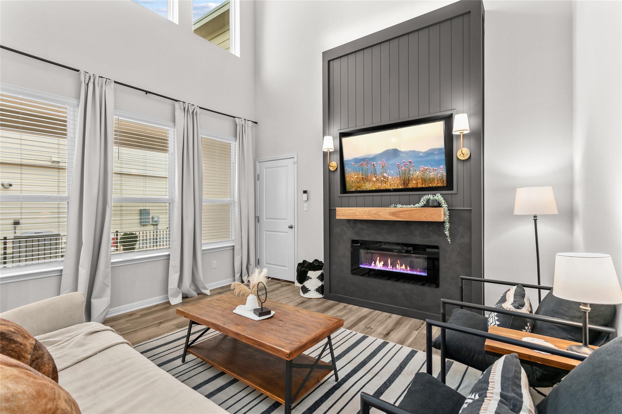 376 Lost Mine Peak Ln, Dripping Springs, TX 78620