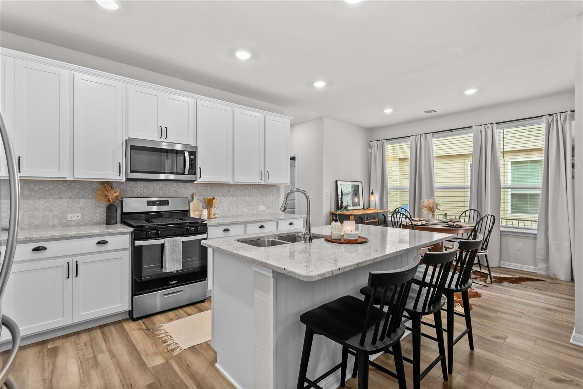 376 Lost Mine Peak Ln, Dripping Springs, TX 78620