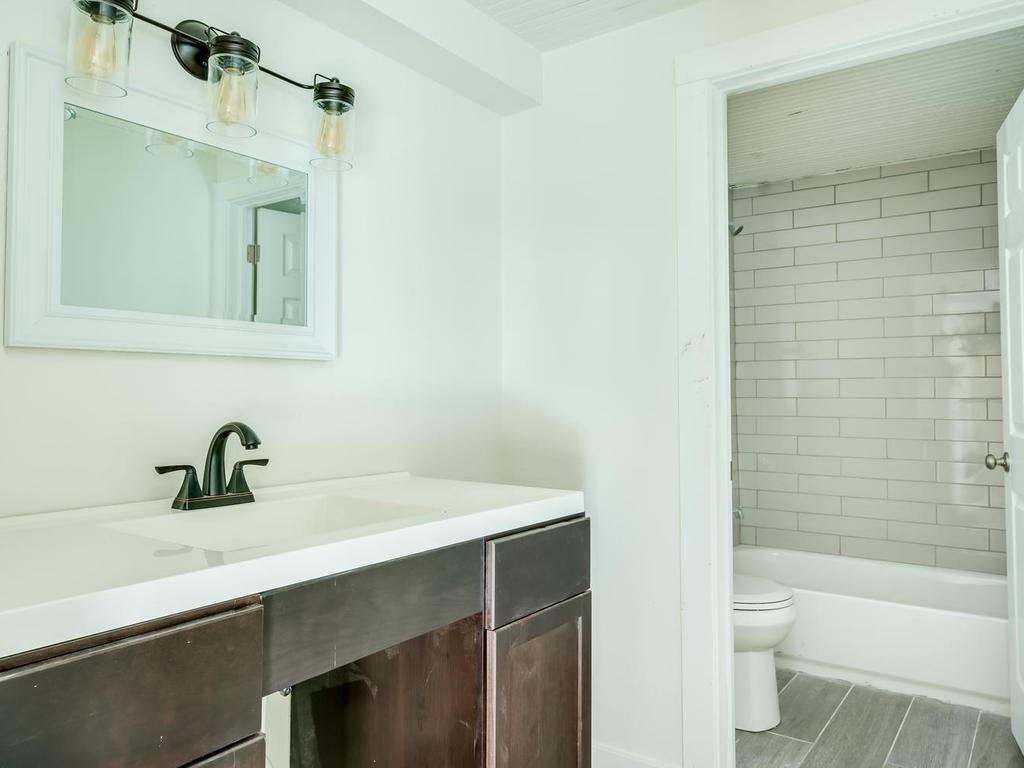 110 S MAIN St # 204, Elgin, TX 78621