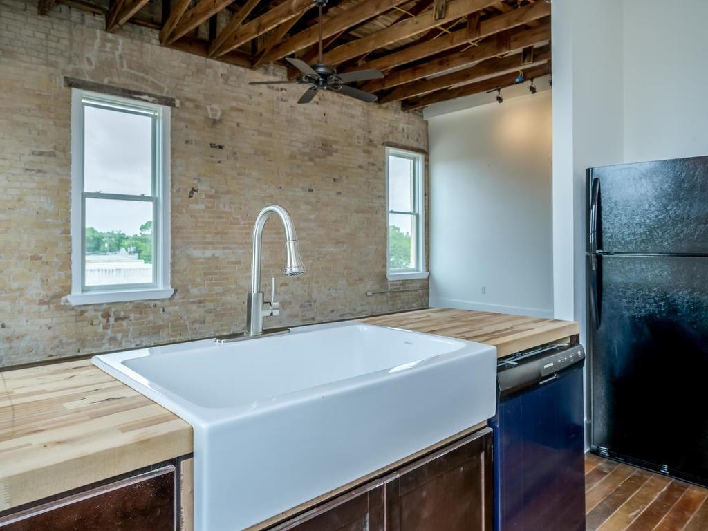 110 S MAIN St # 204, Elgin, TX 78621