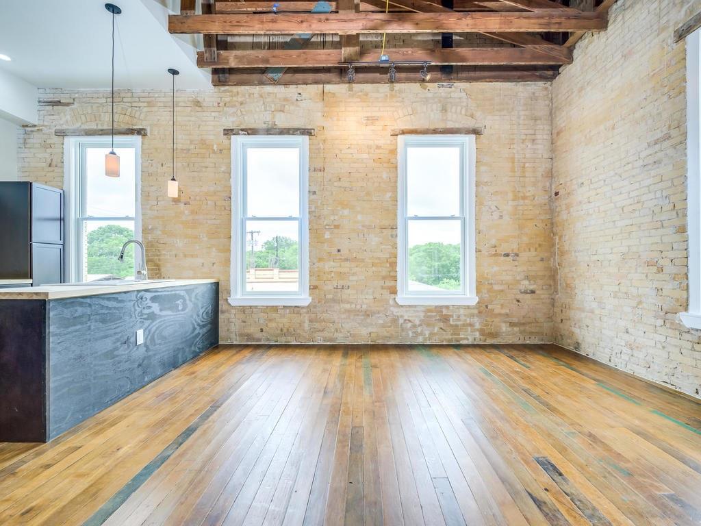 110 S MAIN St # 204, Elgin, TX 78621