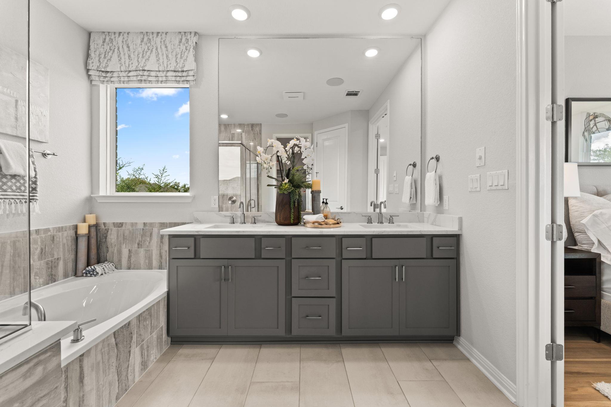 292 Milam Creek Dr, Kyle, TX 78640