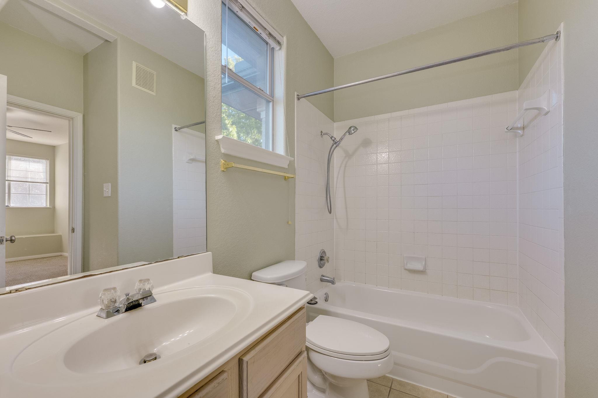 2100 Pipers Field Dr # 14, Austin, TX 78758