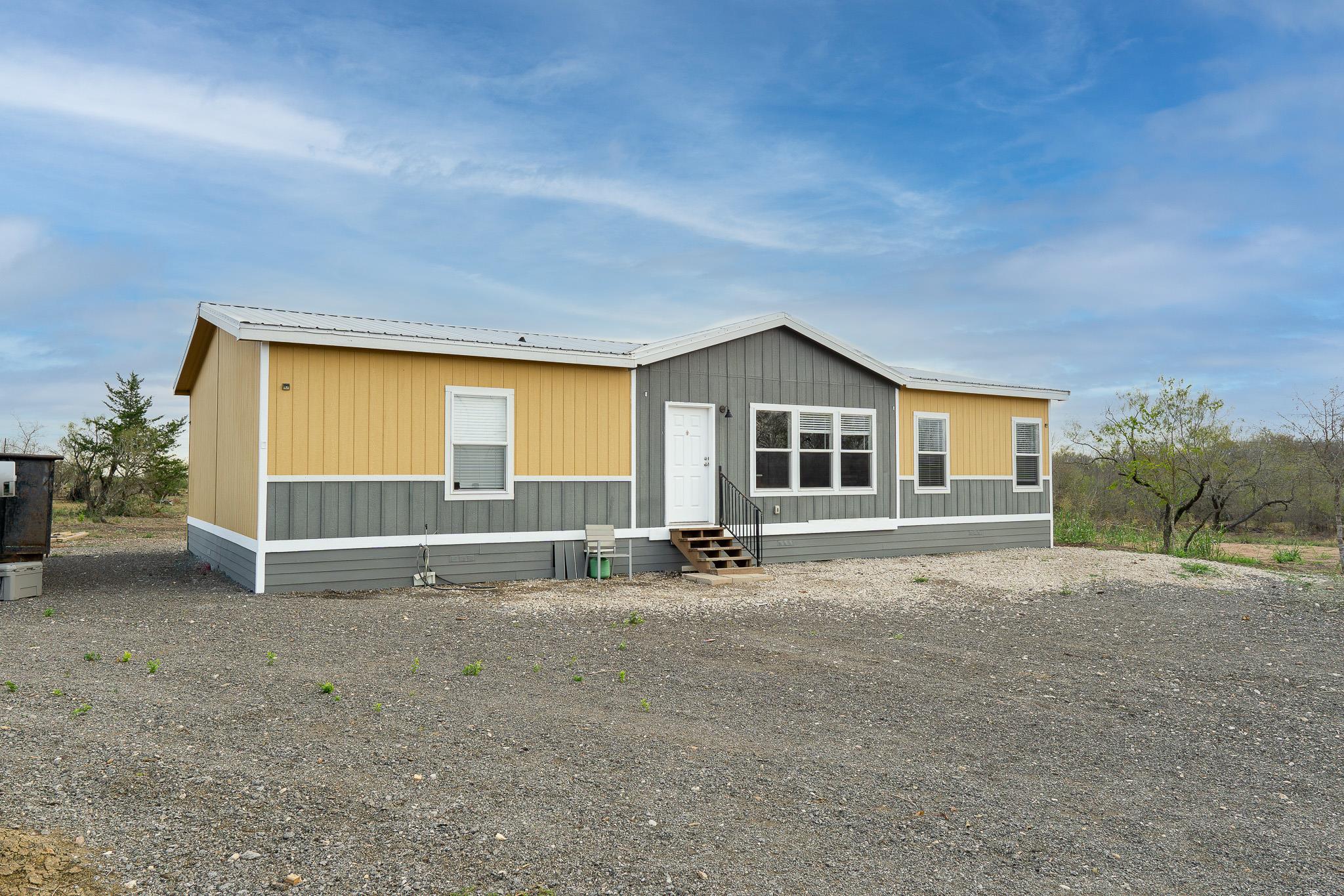 3882 Dry Creek Rd, Lockhart, TX 78644