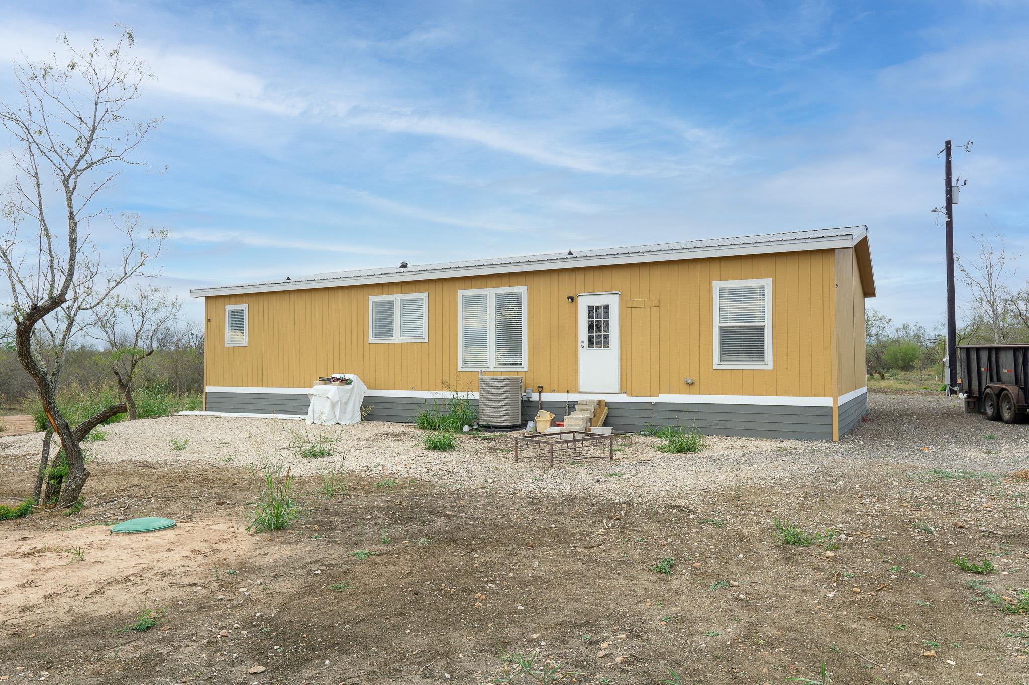 3882 Dry Creek Rd, Lockhart, TX 78644