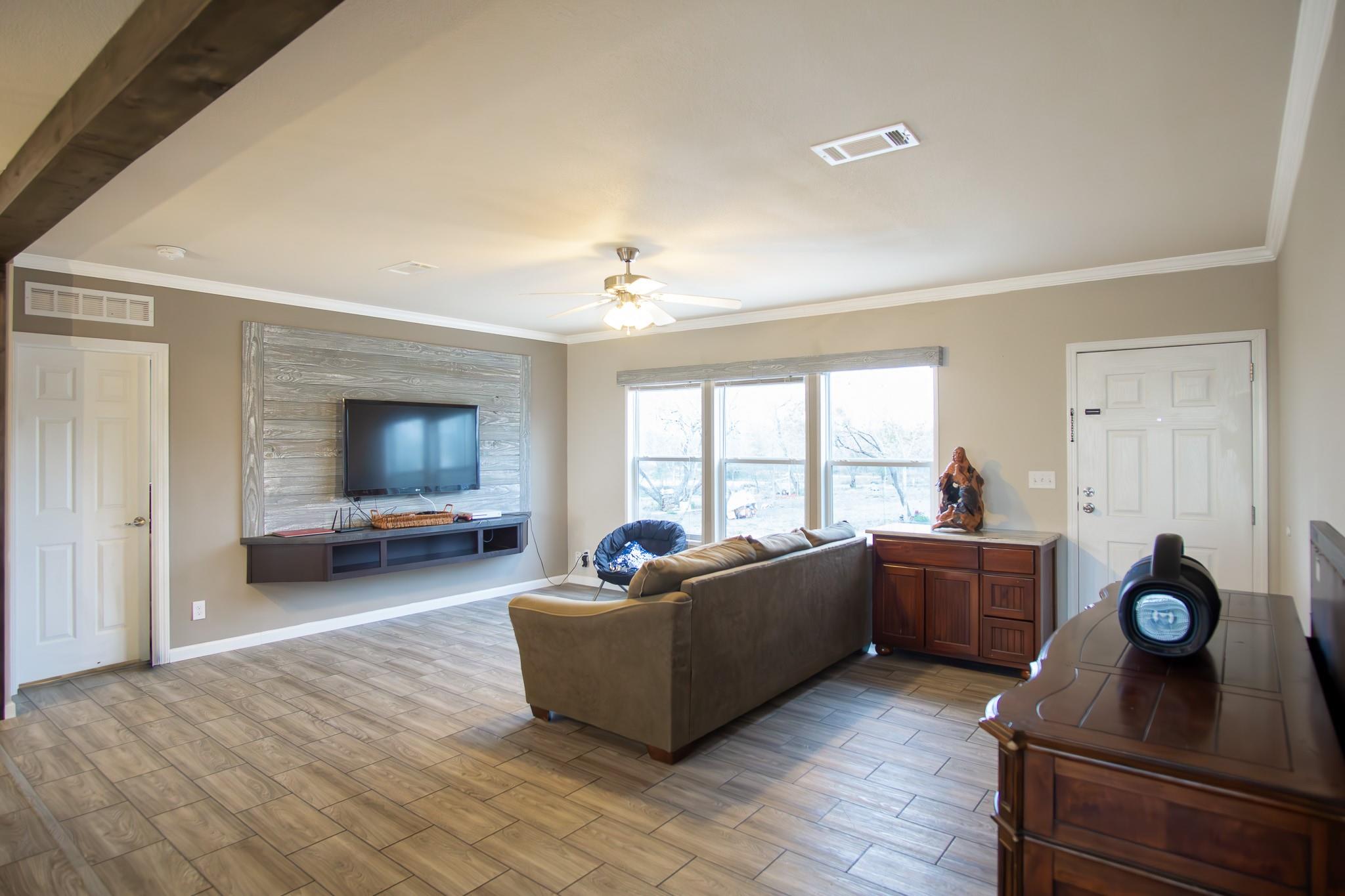 3882 Dry Creek Rd, Lockhart, TX 78644