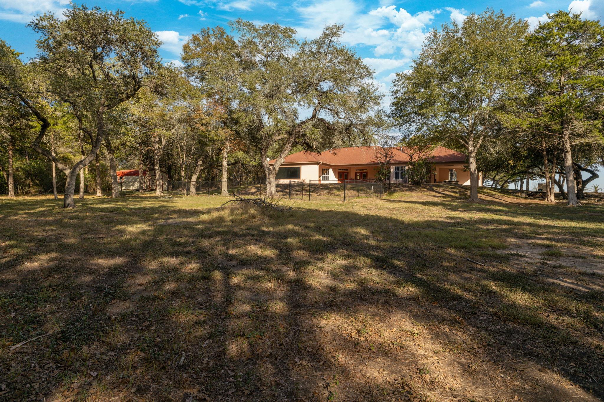 250 Bucek Ln, Schulenburg, TX 78956