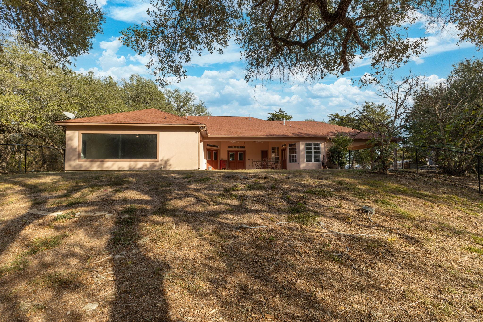 250 Bucek Ln, Schulenburg, TX 78956