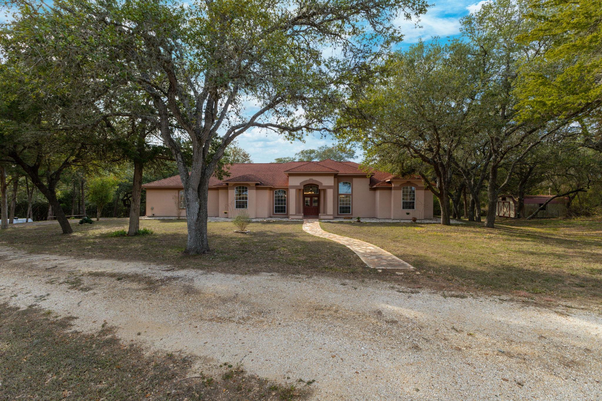250 Bucek Ln, Schulenburg, TX 78956