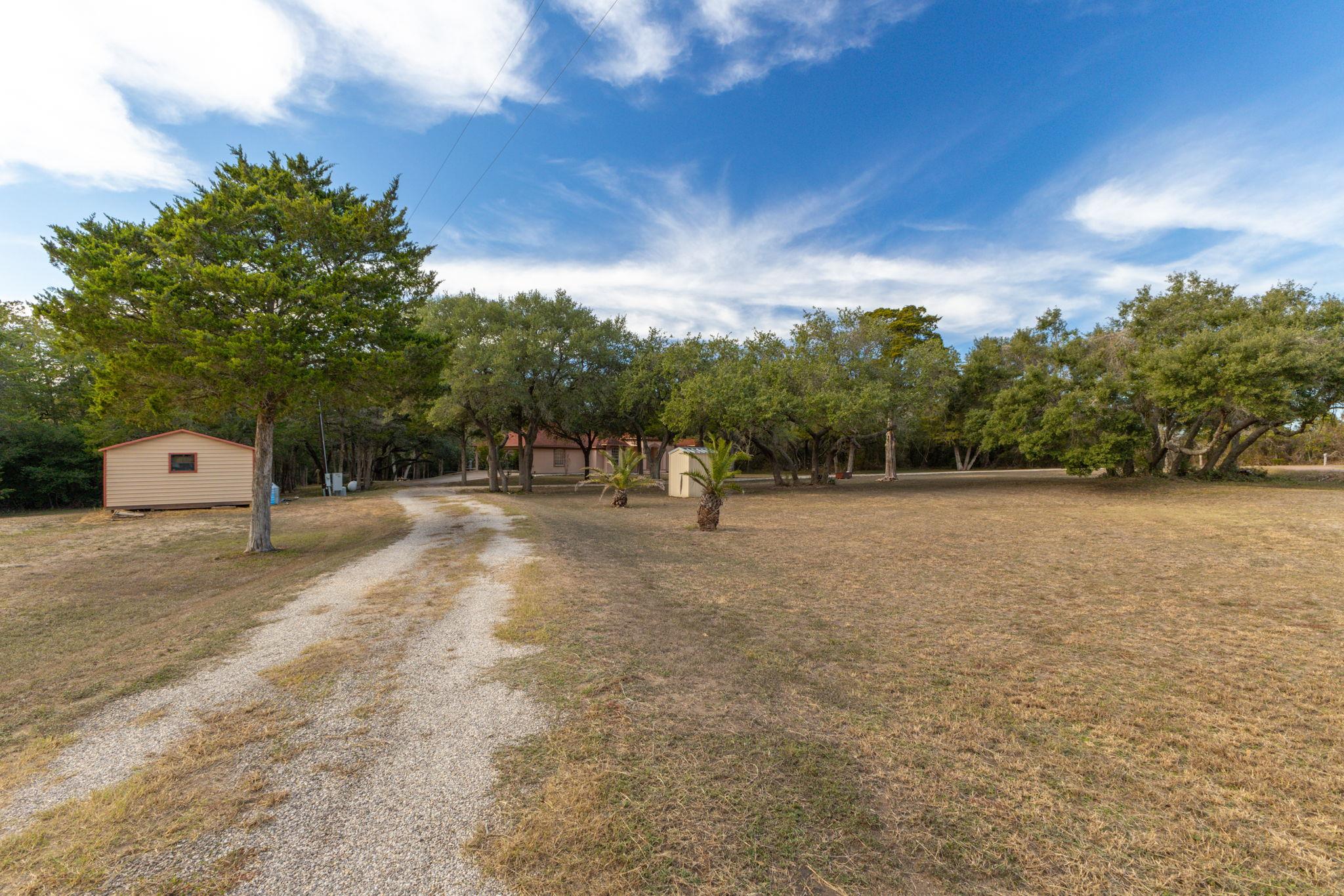 250 Bucek Ln, Schulenburg, TX 78956