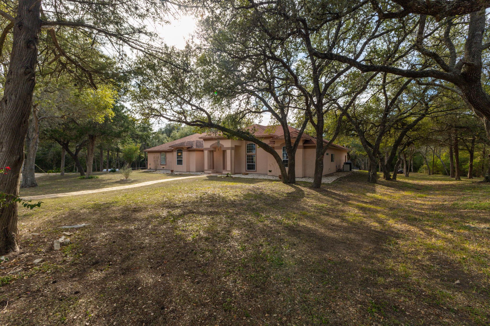 250 Bucek Ln, Schulenburg, TX 78956