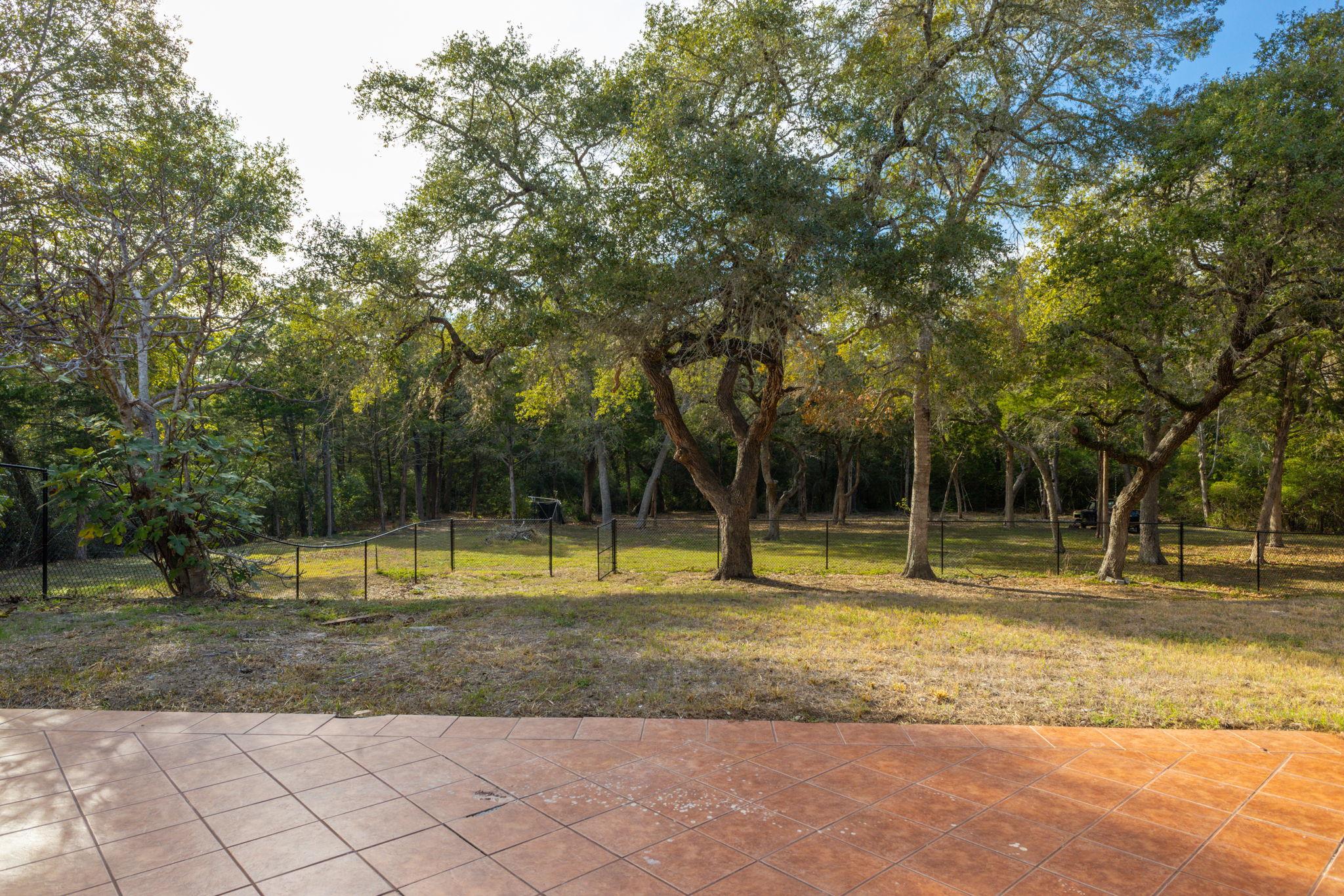 250 Bucek Ln, Schulenburg, TX 78956