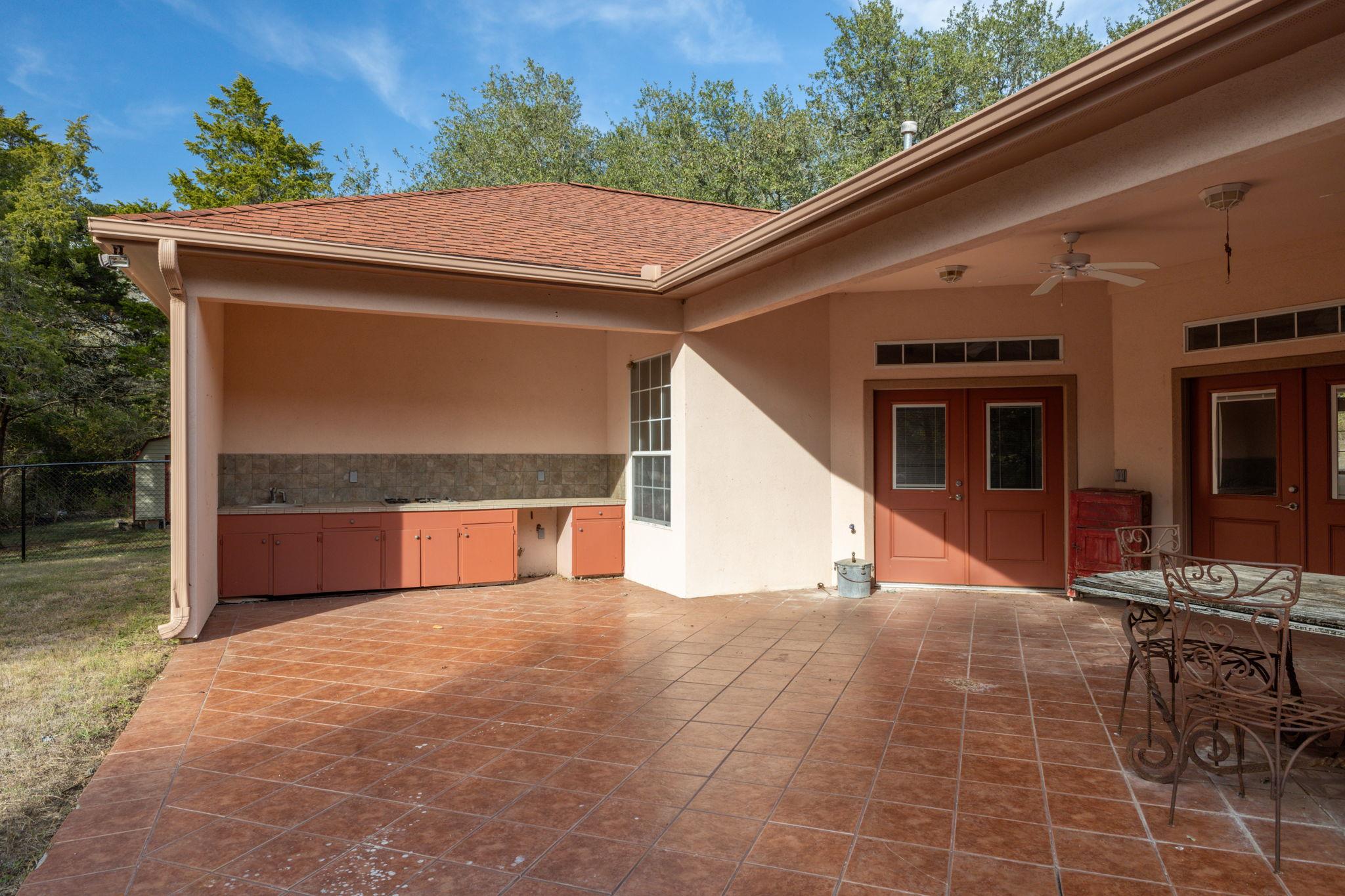 250 Bucek Ln, Schulenburg, TX 78956