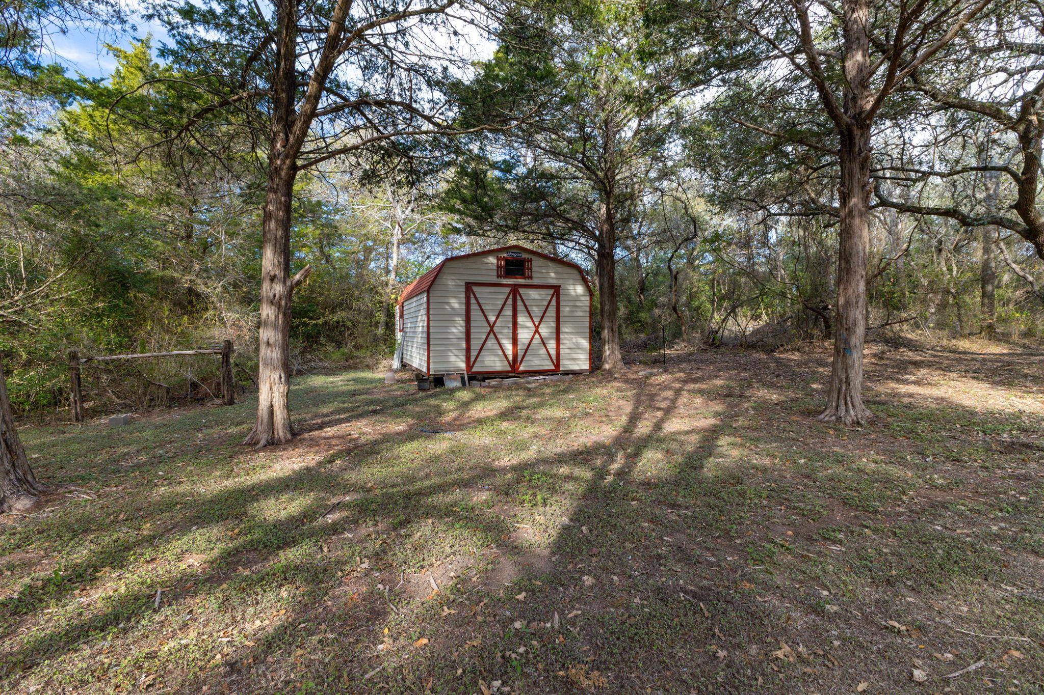 250 Bucek Ln, Schulenburg, TX 78956