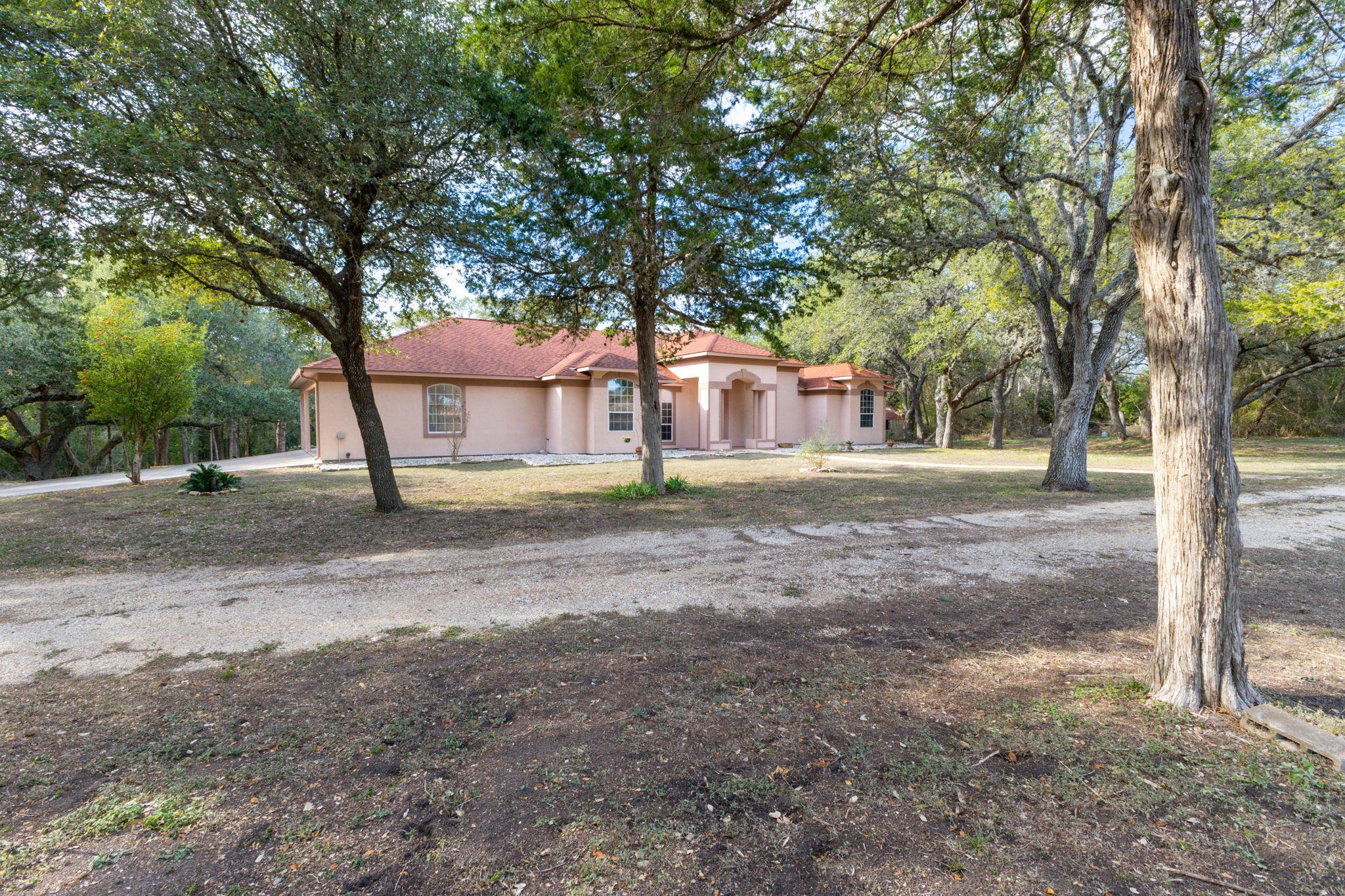 250 Bucek Ln, Schulenburg, TX 78956