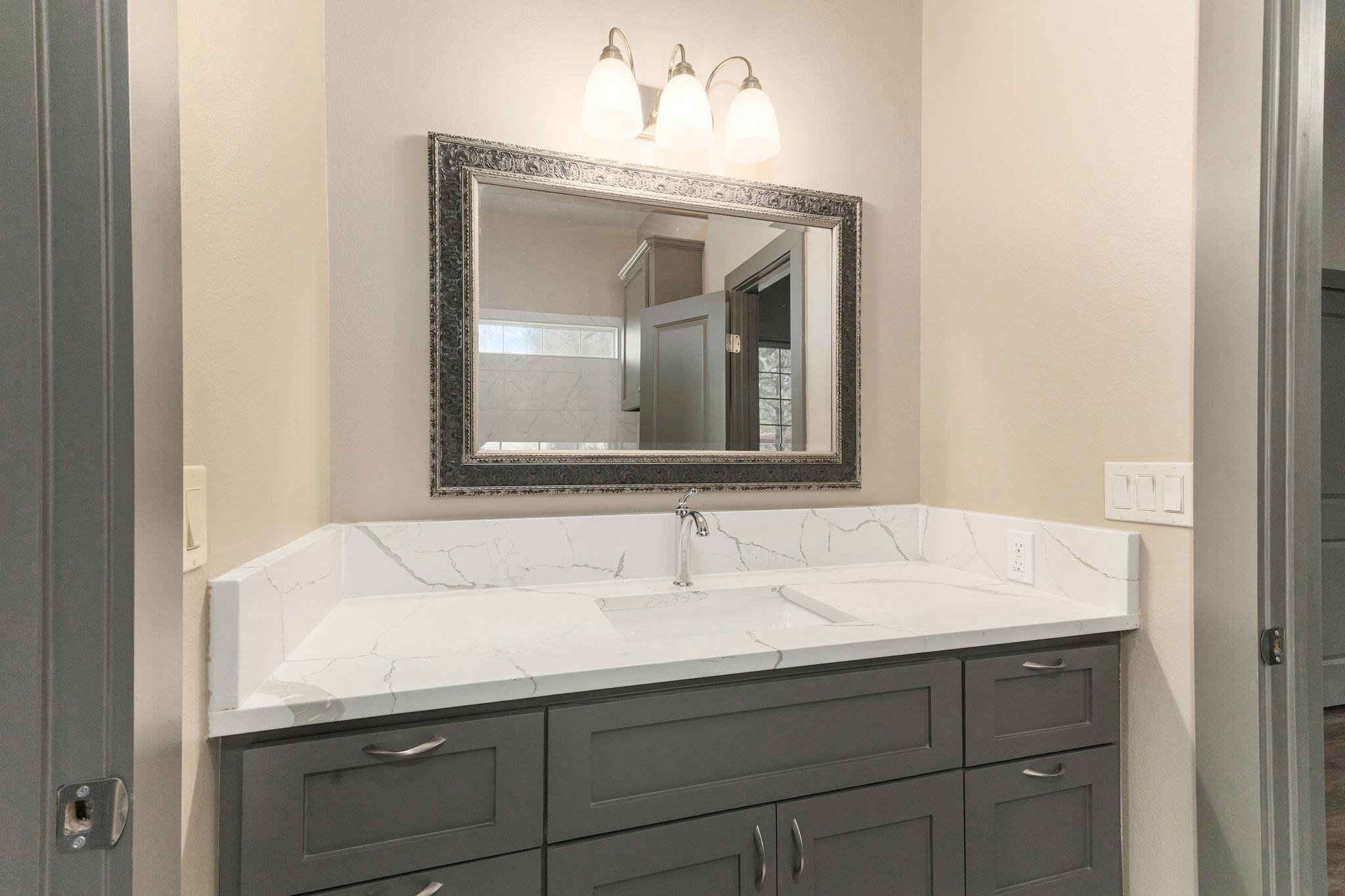 250 Bucek Ln, Schulenburg, TX 78956