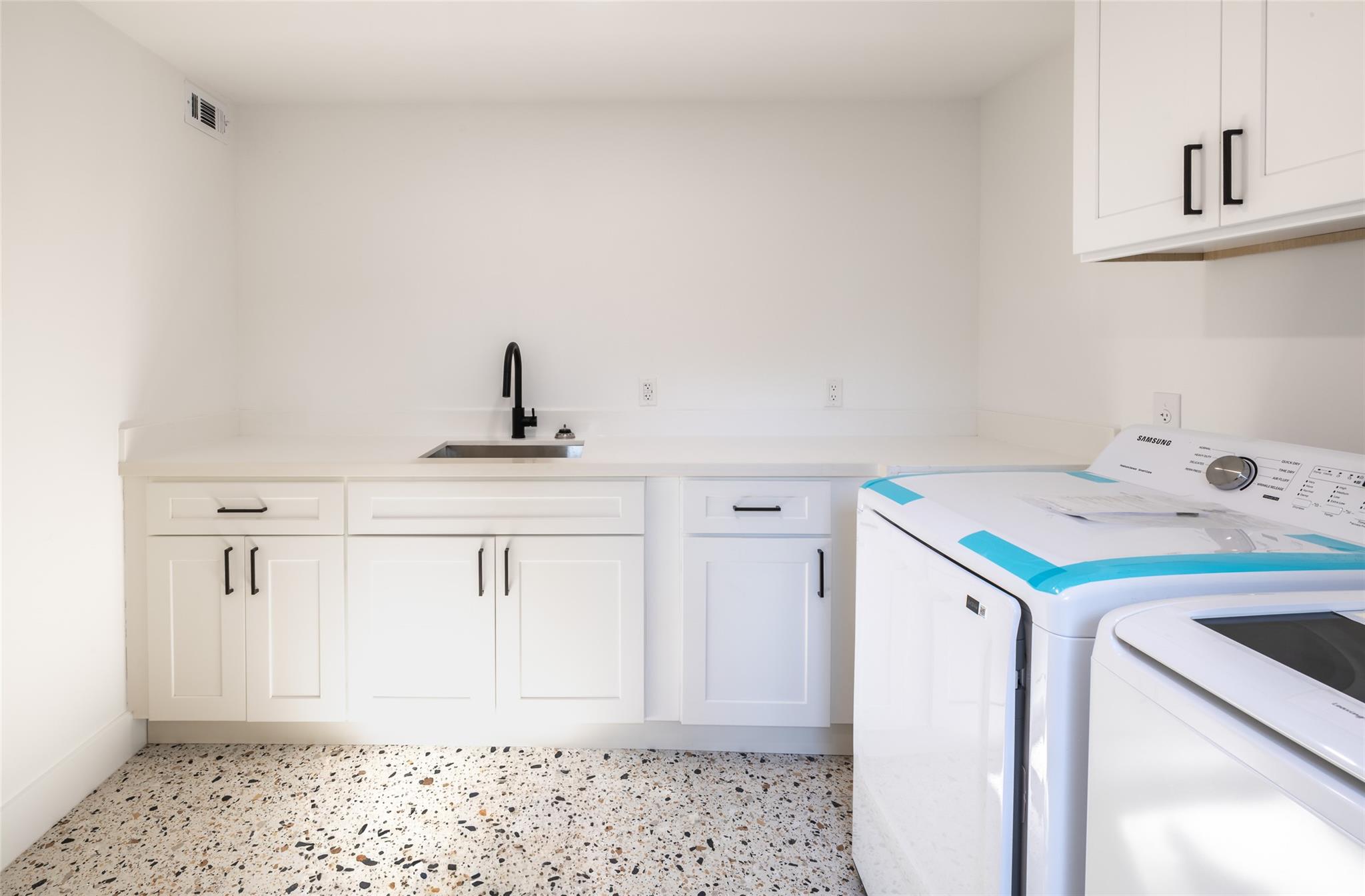 1206 Cloverleaf Dr, Austin, TX 78723