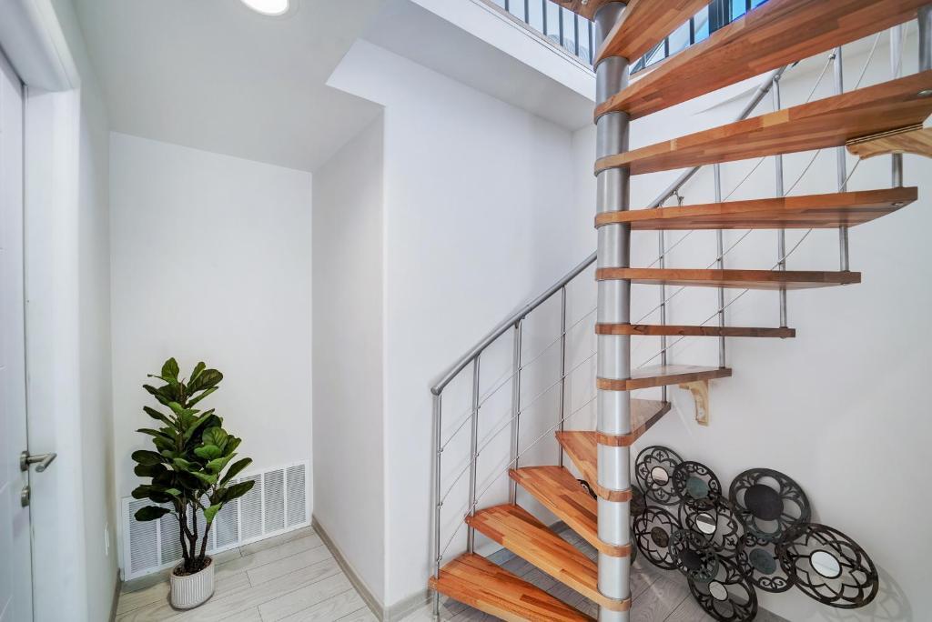 1409 E M Franklin Ave # B, Austin, TX 78721