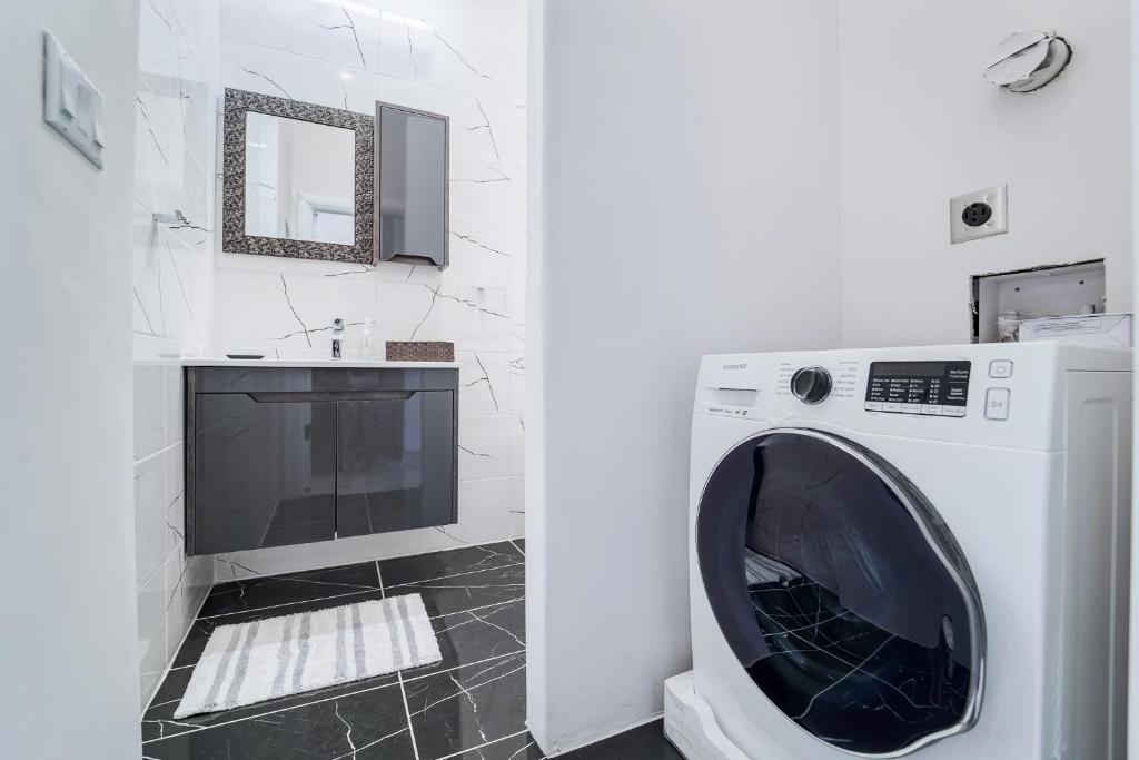 1409 E M Franklin Ave # B, Austin, TX 78721