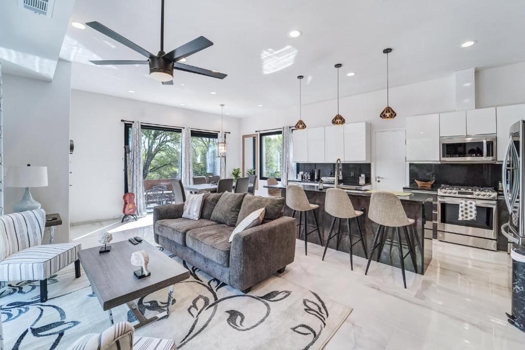 1409 E M Franklin Ave # B, Austin, TX 78721