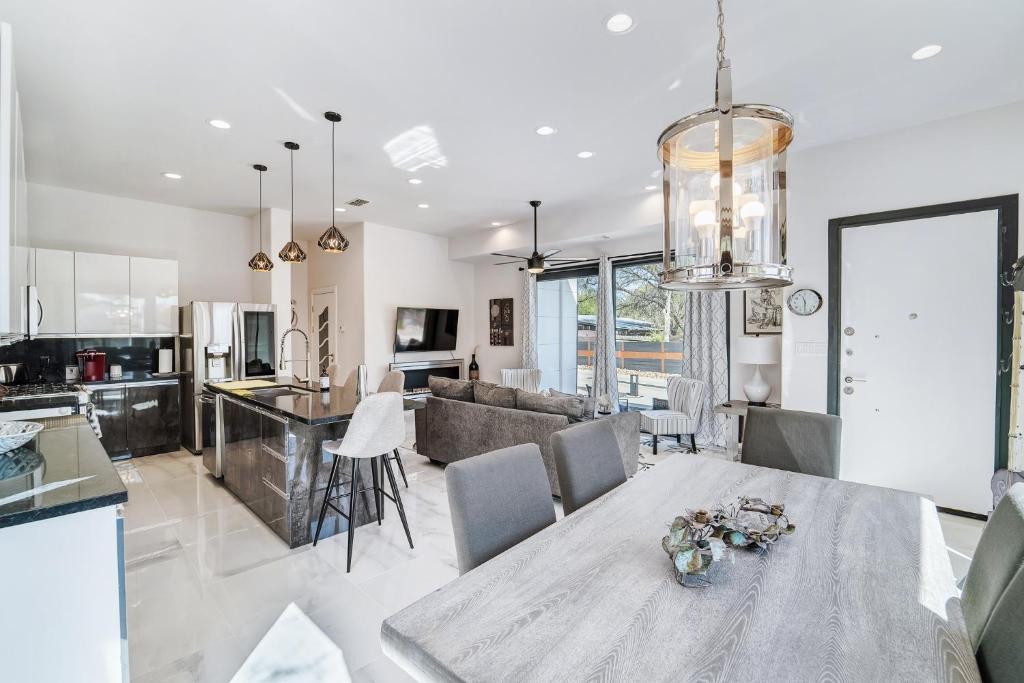 1409 E M Franklin Ave # B, Austin, TX 78721