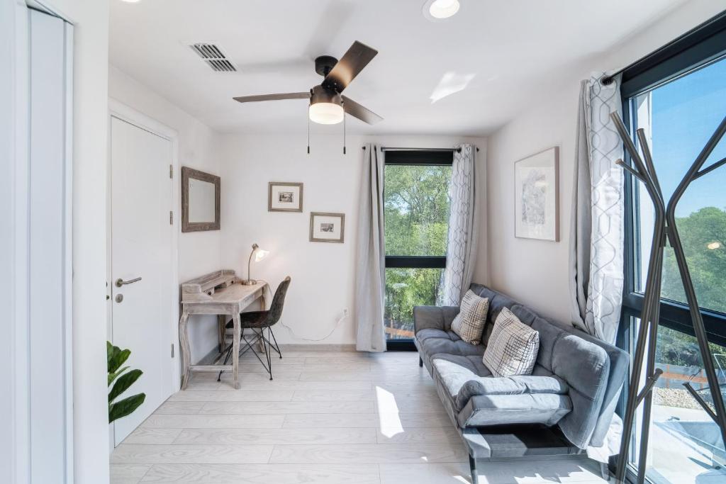 1409 E M Franklin Ave # B, Austin, TX 78721