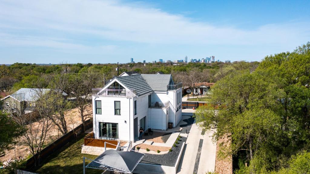 1409 E M Franklin Ave # B, Austin, TX 78721