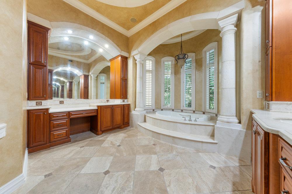 217 Bella Riva Dr, Austin, TX 78734