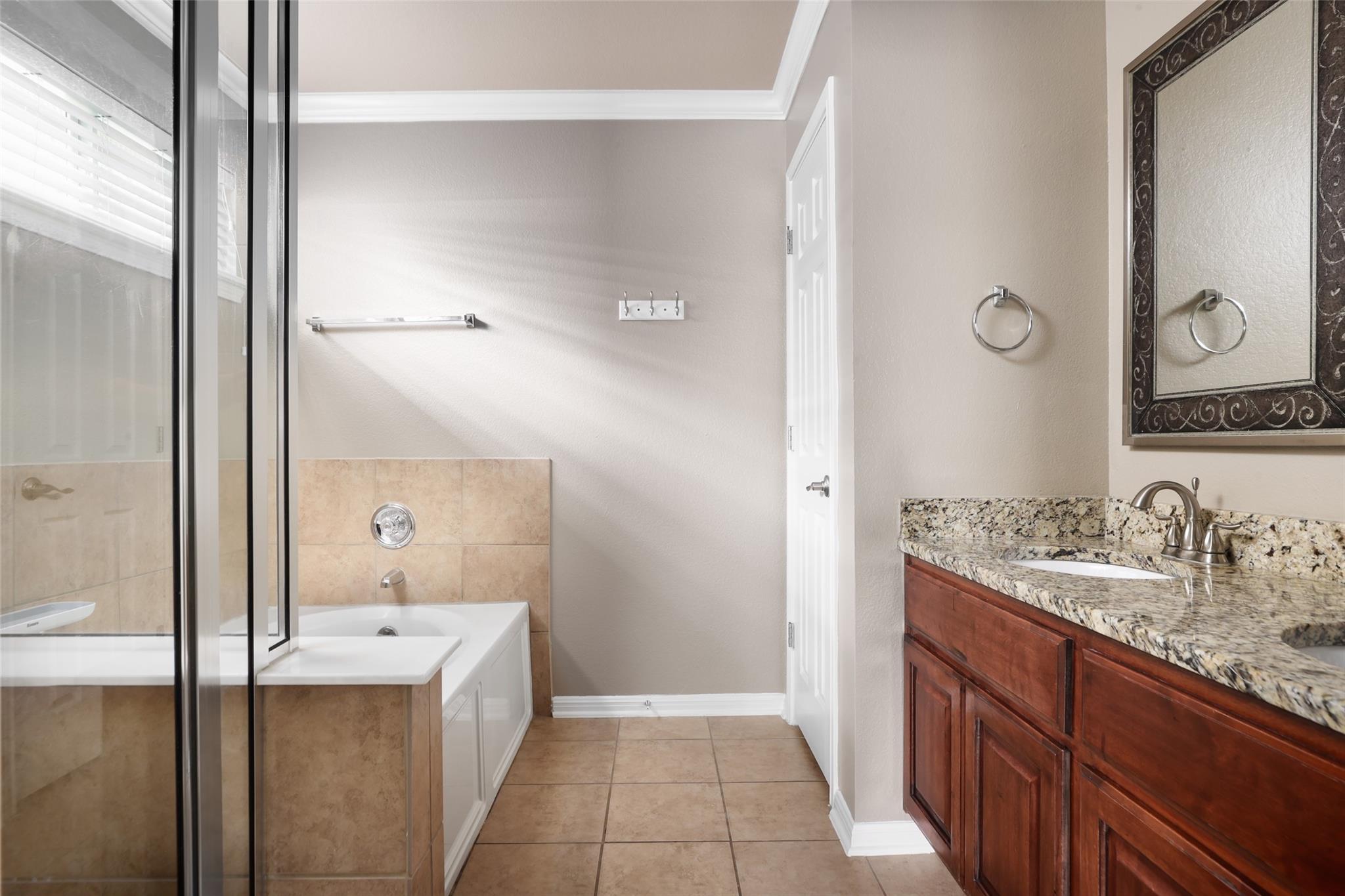 301 Middle Crk, Buda, TX 78610