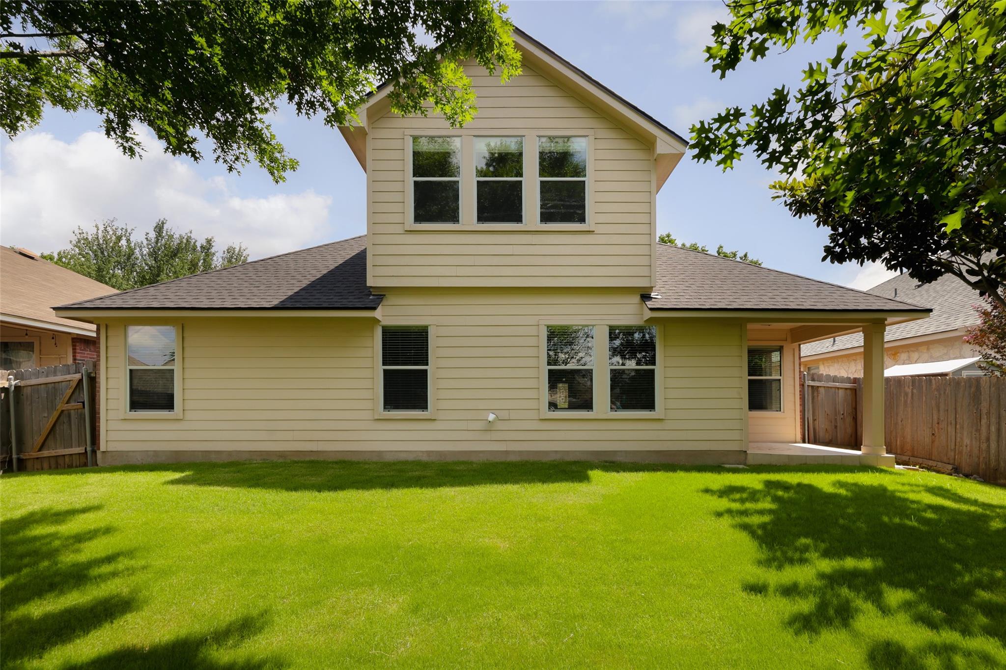301 Middle Crk, Buda, TX 78610