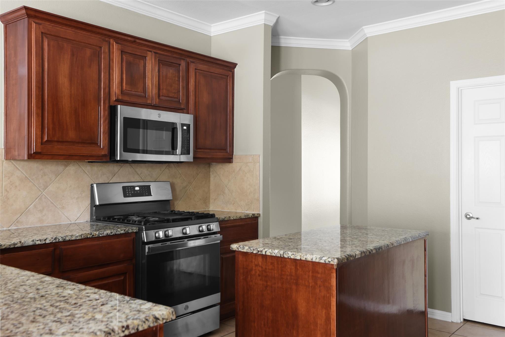 301 Middle Crk, Buda, TX 78610