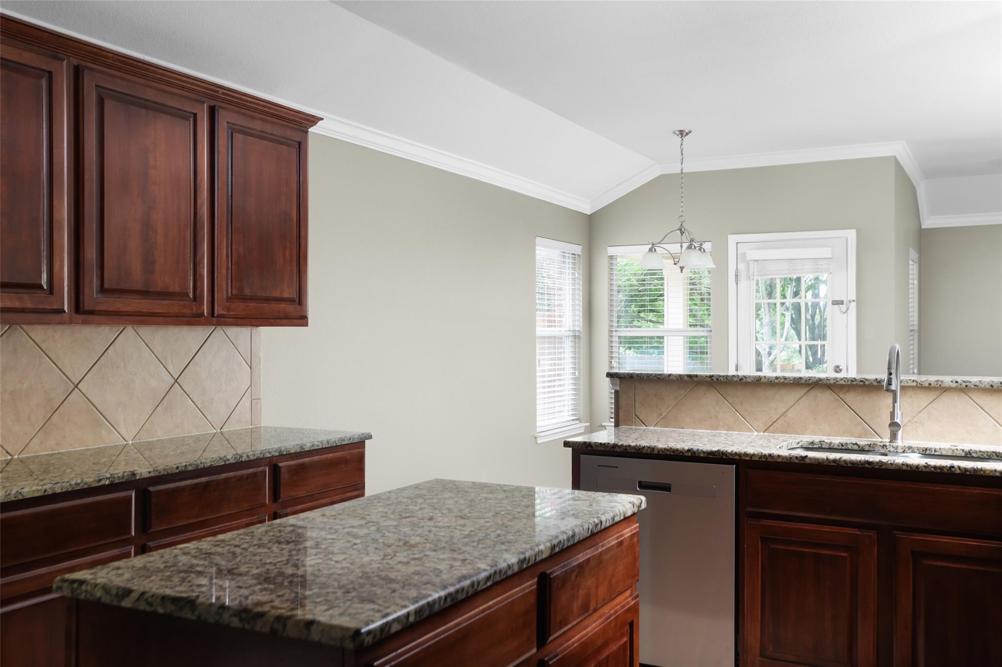 301 Middle Crk, Buda, TX 78610