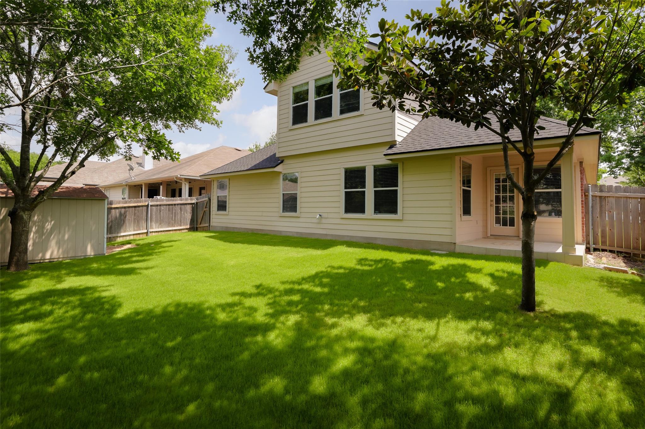 301 Middle Crk, Buda, TX 78610