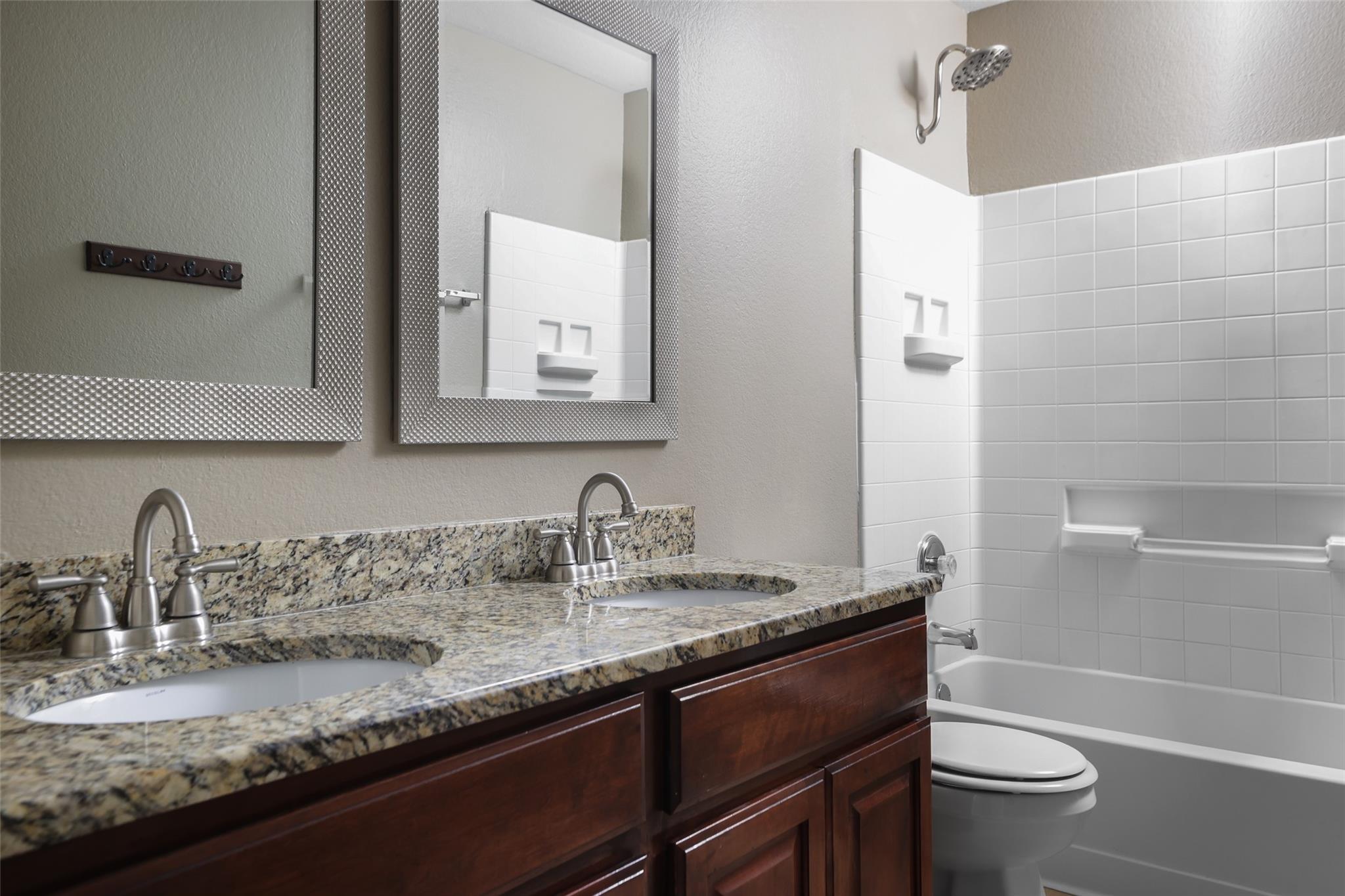 301 Middle Crk, Buda, TX 78610