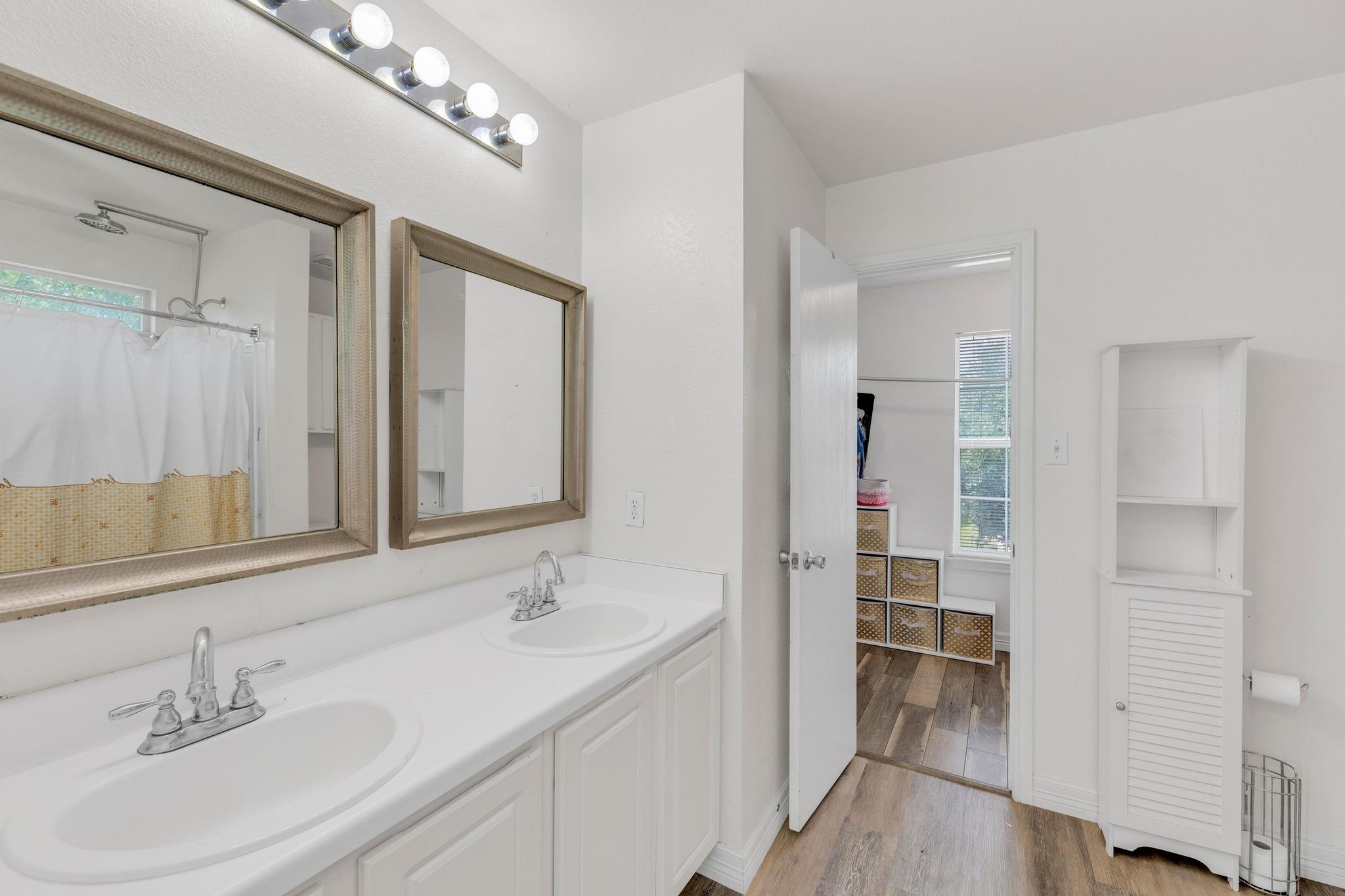 18400 Sun Haven Cv, Elgin, TX 78621