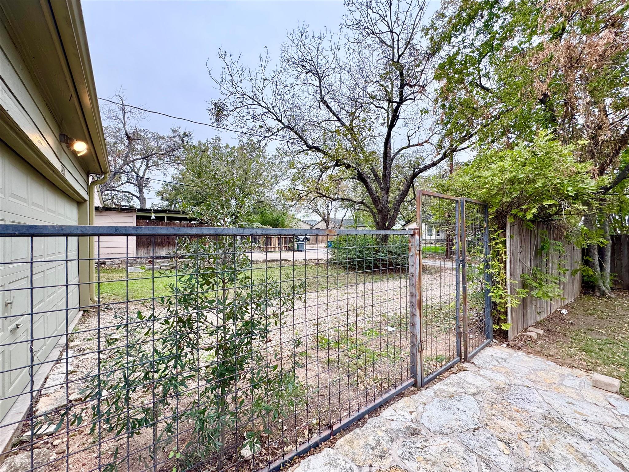 1300 Crestwood Rd, Austin, TX 78722