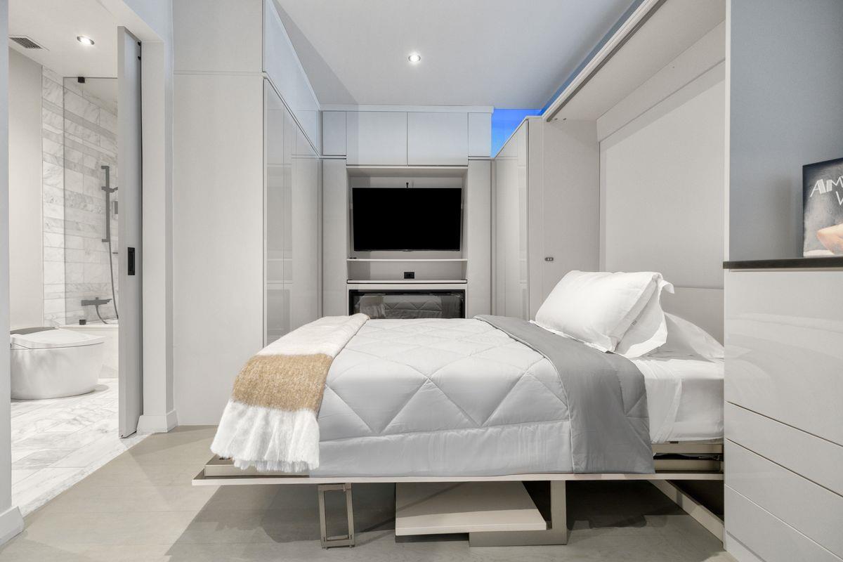 210 Lavaca St # 2809, Austin, TX 78701