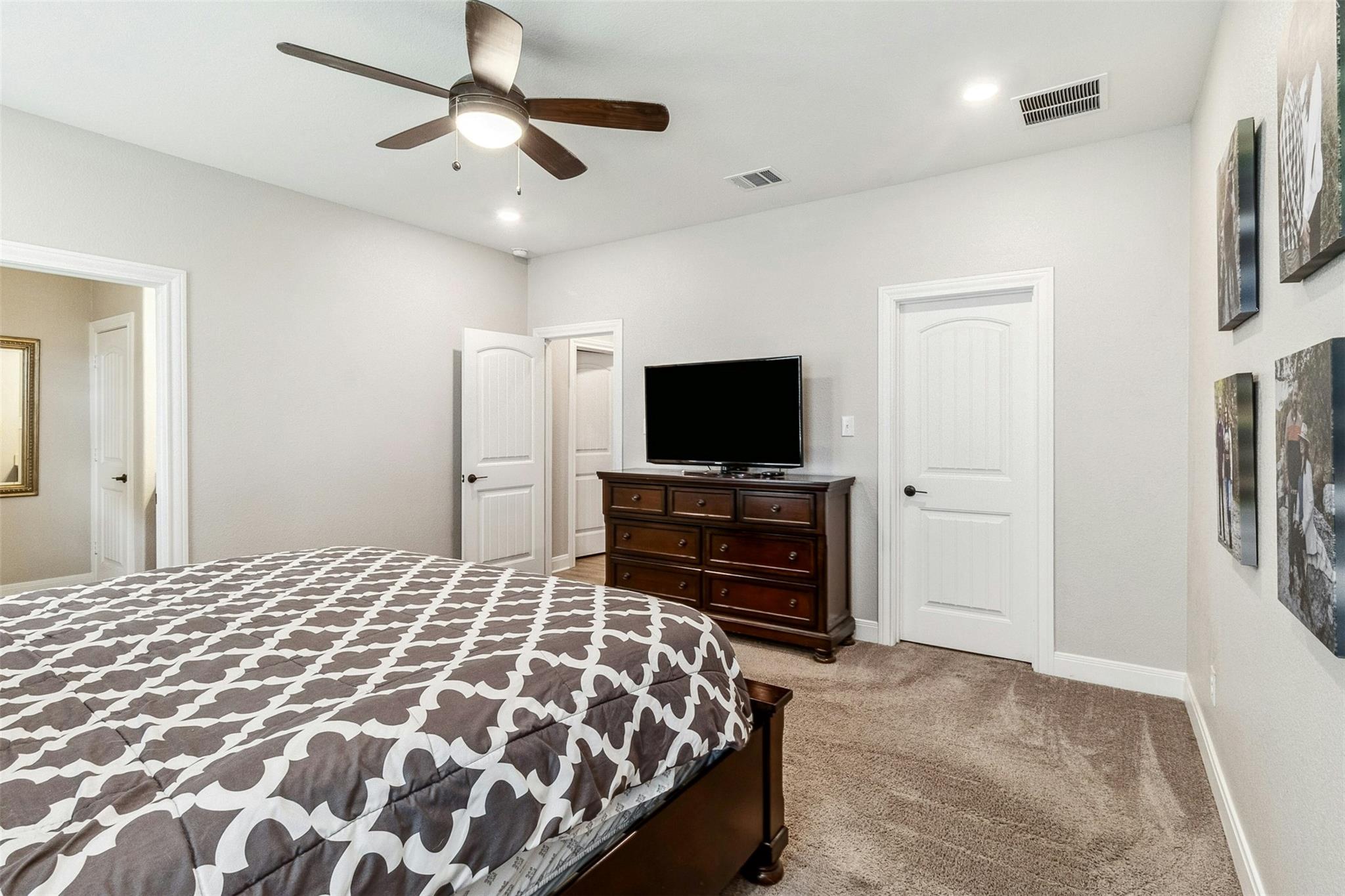 170 Kennicott Dr, Kyle, TX 78640