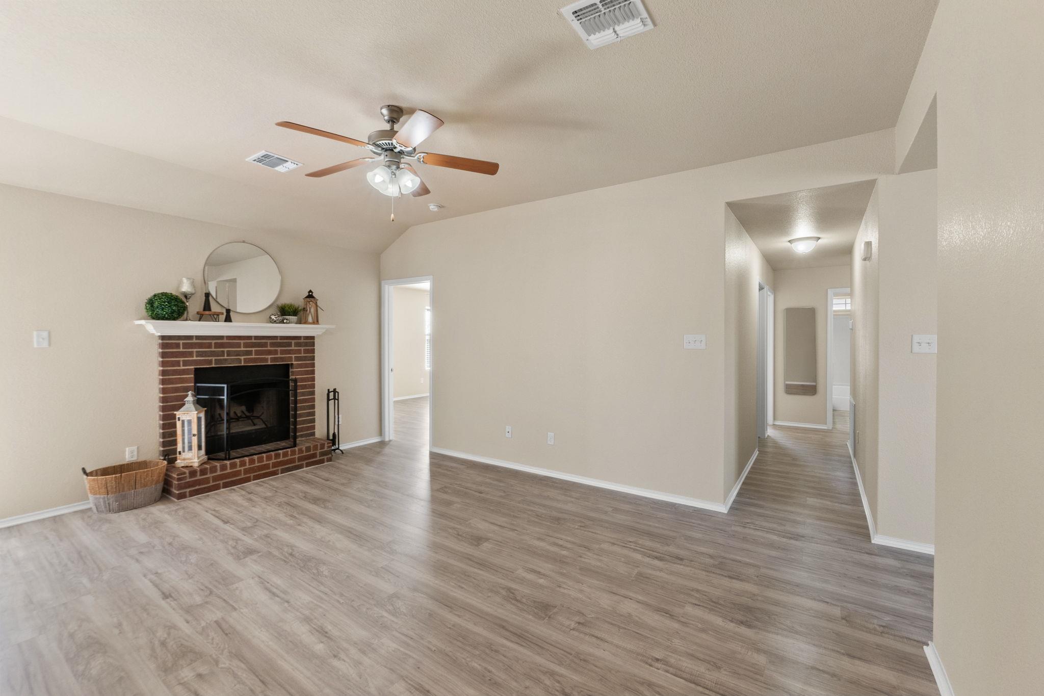 137 Lignite Dr, Jarrell, TX 76537